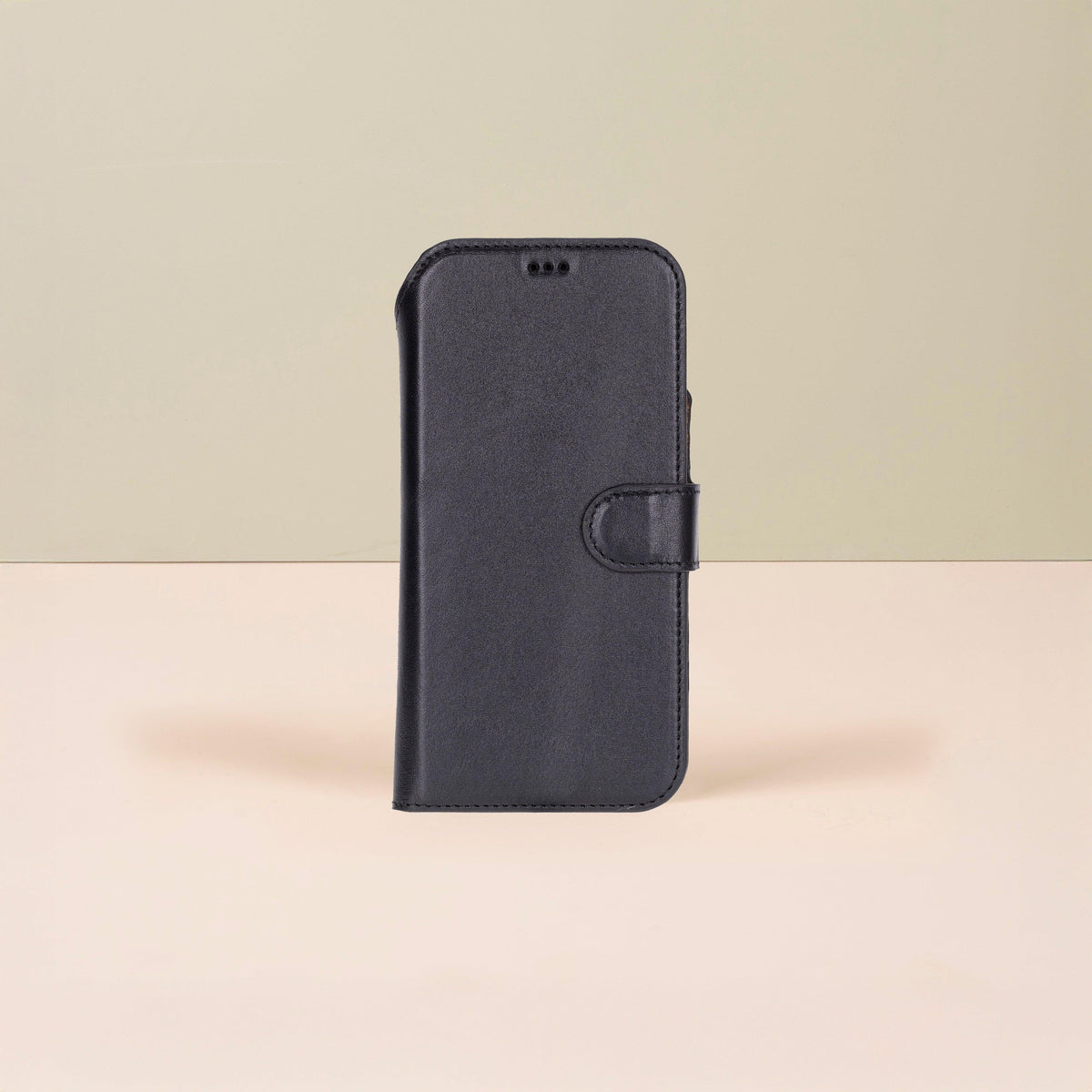 Leather iPhone 18 Pro Wallet Case – Black - Austin