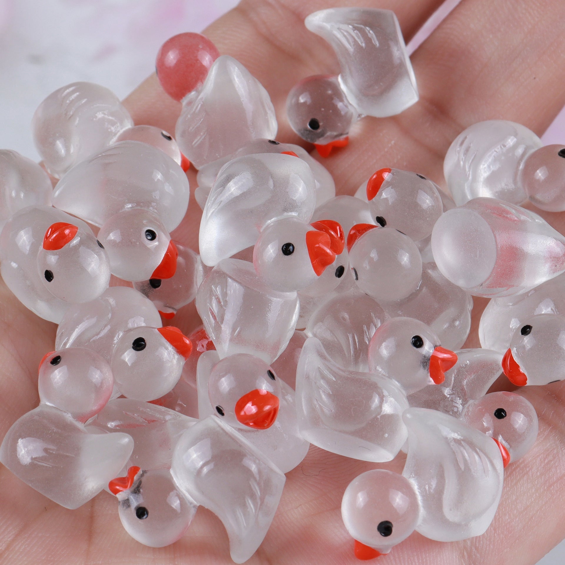 Resin luminous cartoon three-dimensional cute cartoon duck DIY car ornament keychain micro landscape hair clip decoration