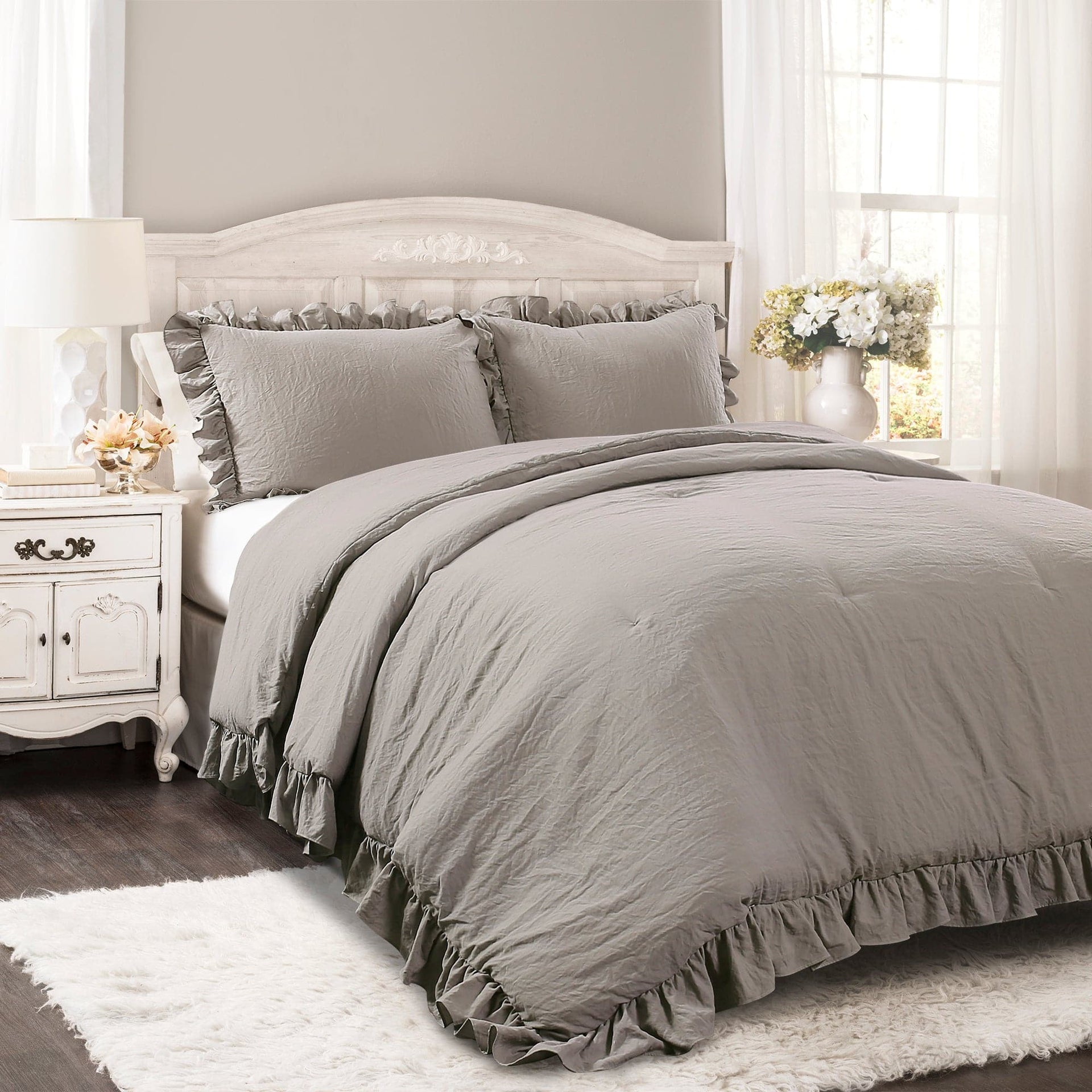 Reyna Comforter Set