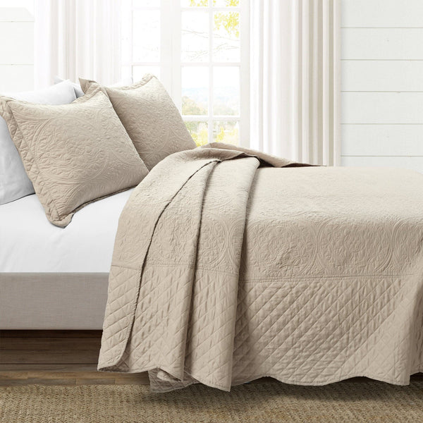 Medallion Scalloped Edge Oversized Bedspread Set