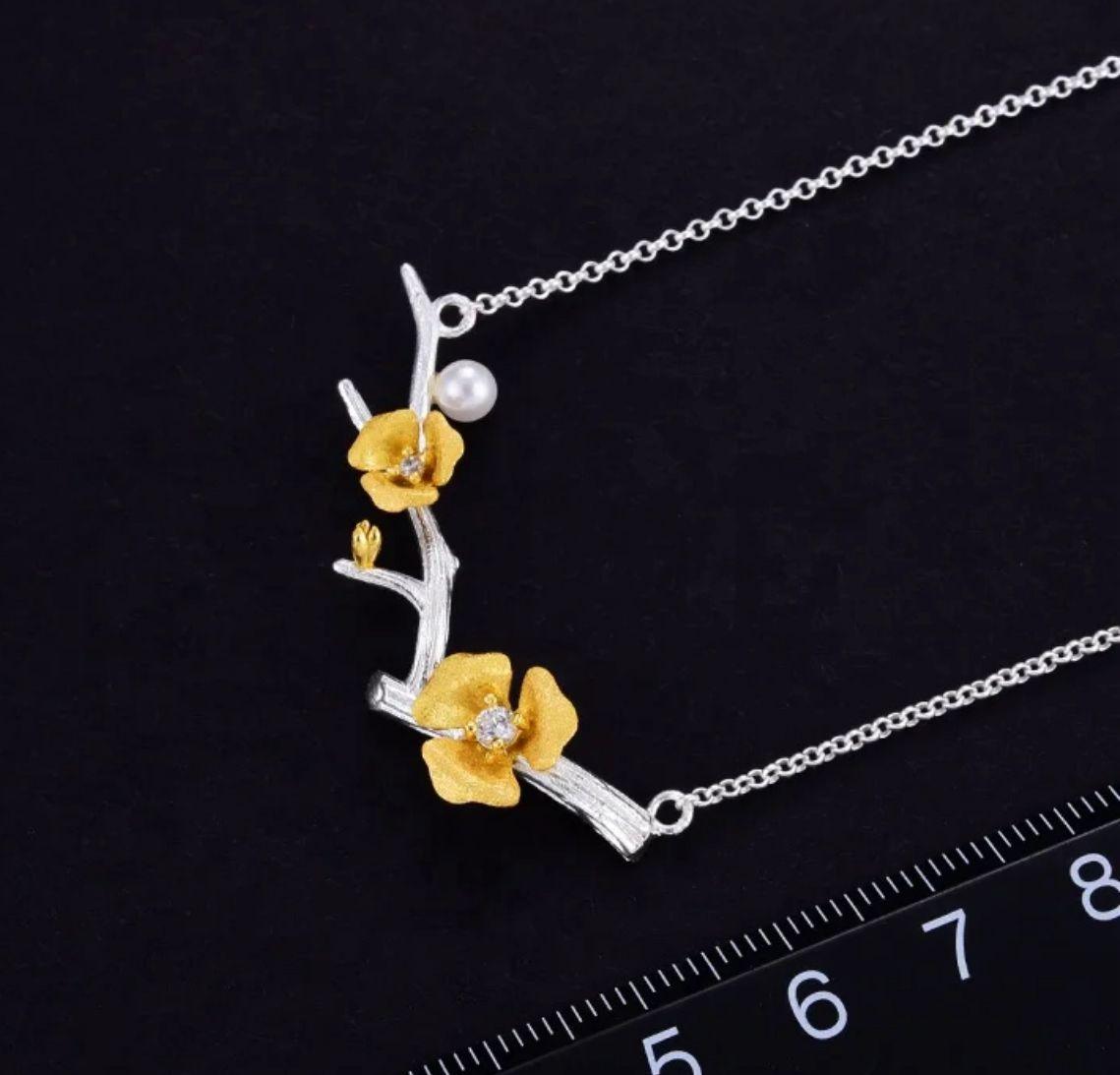 Flower Necklace with Pearl – Zircon & Floral Motifs