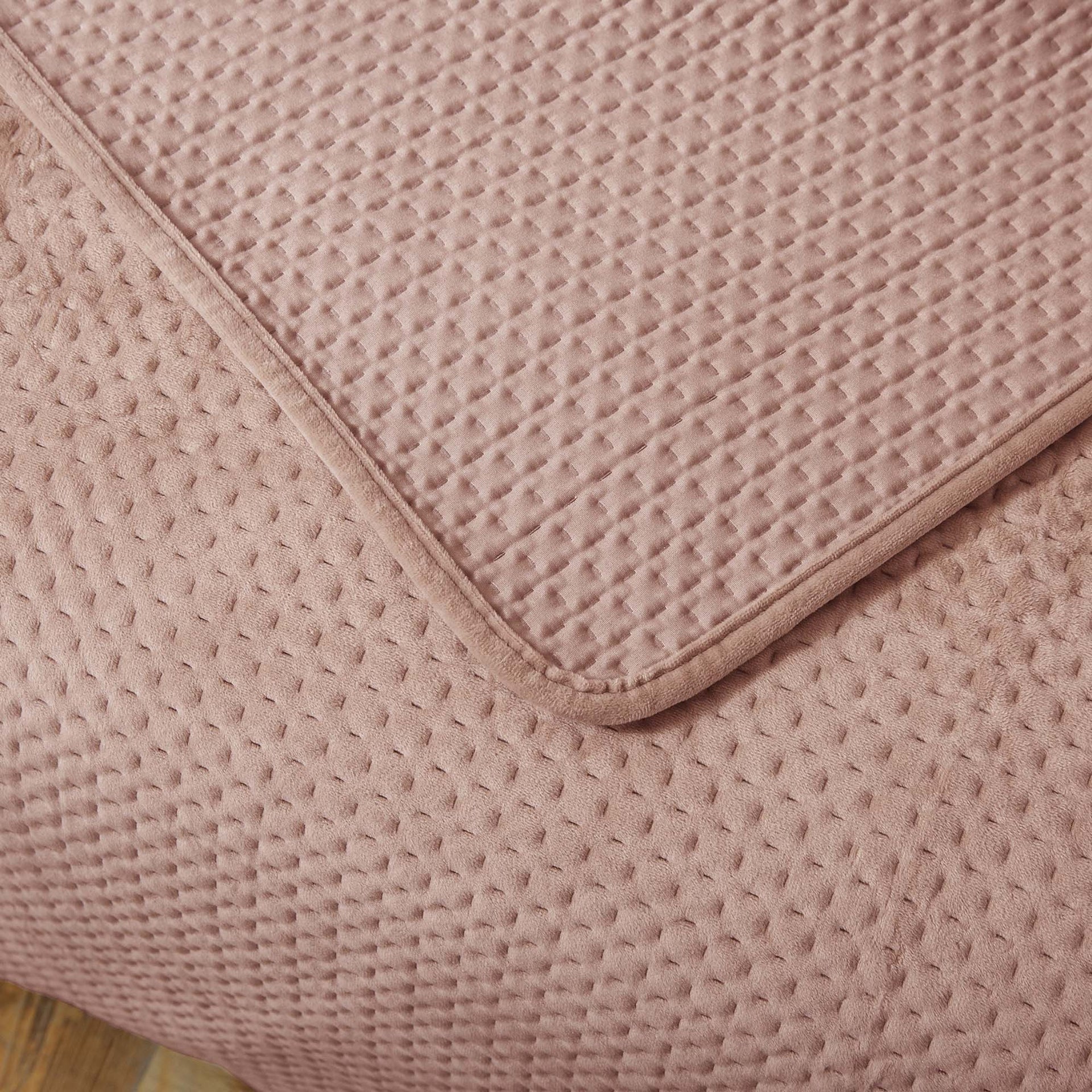 Kasentex Ultra Soft Plush Poly-Velvet Quilt Set, Queen, King, Room Decor, Graduation Gifts, Fathers Day Gift Kasentex