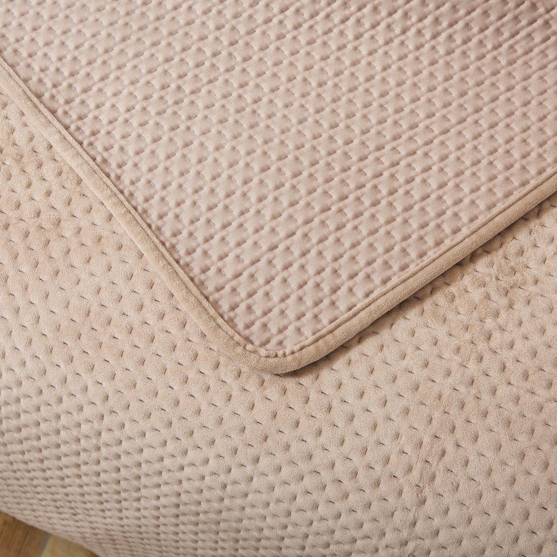 Kasentex Ultra Soft Plush Poly-Velvet Quilt Set, Queen, King, Room Decor, Graduation Gifts, Fathers Day Gift Kasentex