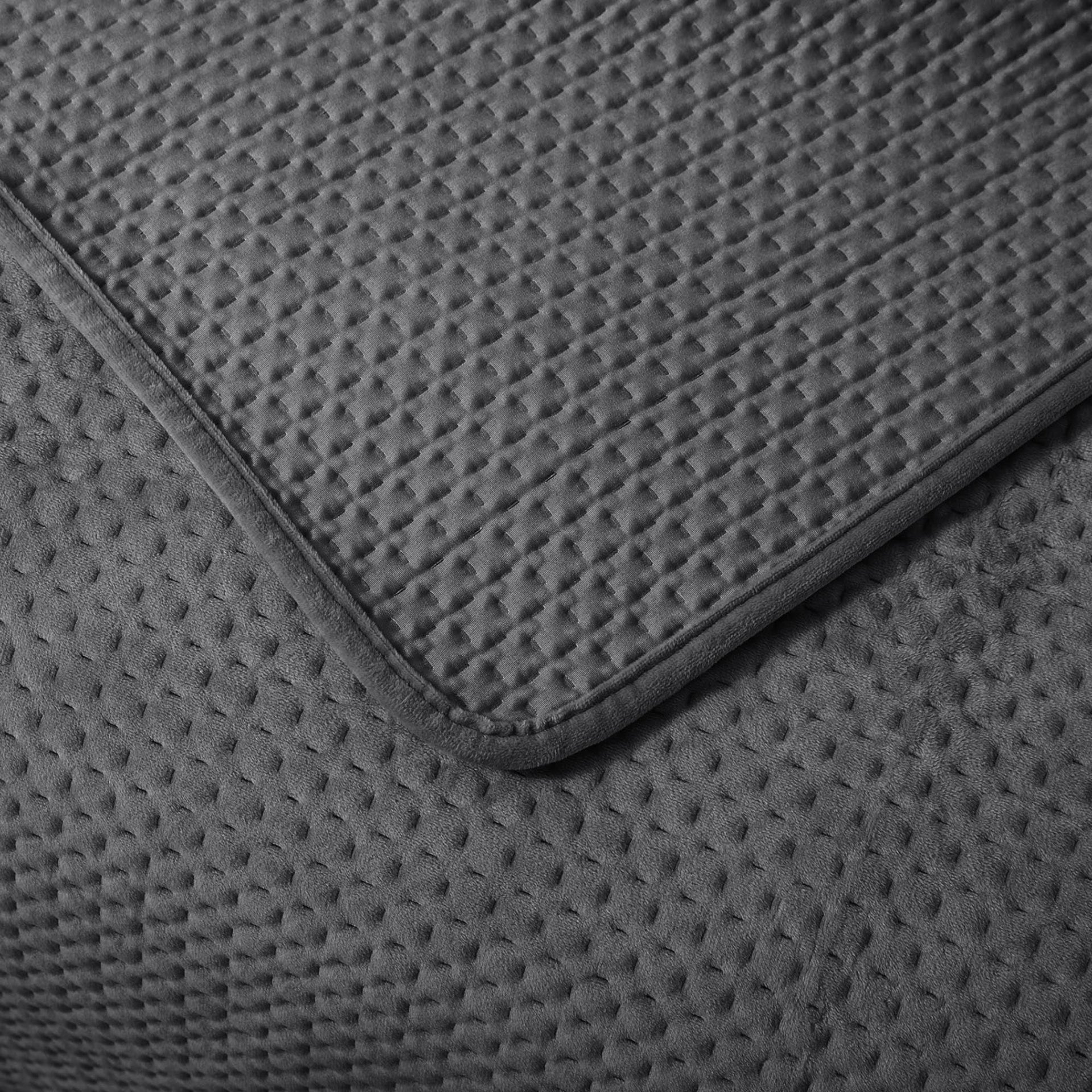 Kasentex Ultra Soft Plush Poly-Velvet Quilt Set, Queen, King, Room Decor, Graduation Gifts, Fathers Day Gift Kasentex