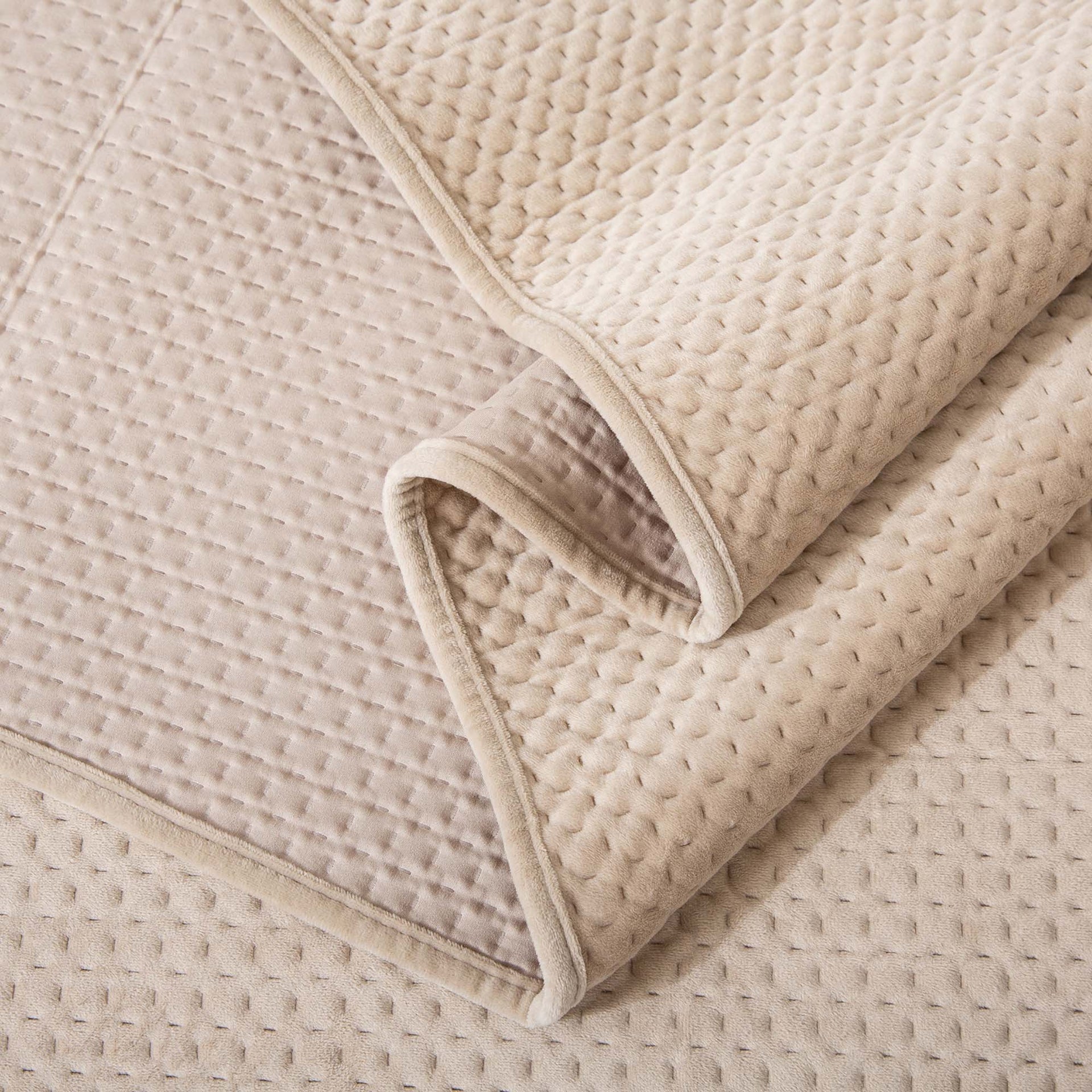 Kasentex Ultra Soft Plush Poly-Velvet Quilt Set, Queen, King, Room Decor, Graduation Gifts, Fathers Day Gift Kasentex