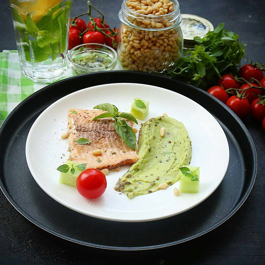 White Dinner Plate 11
