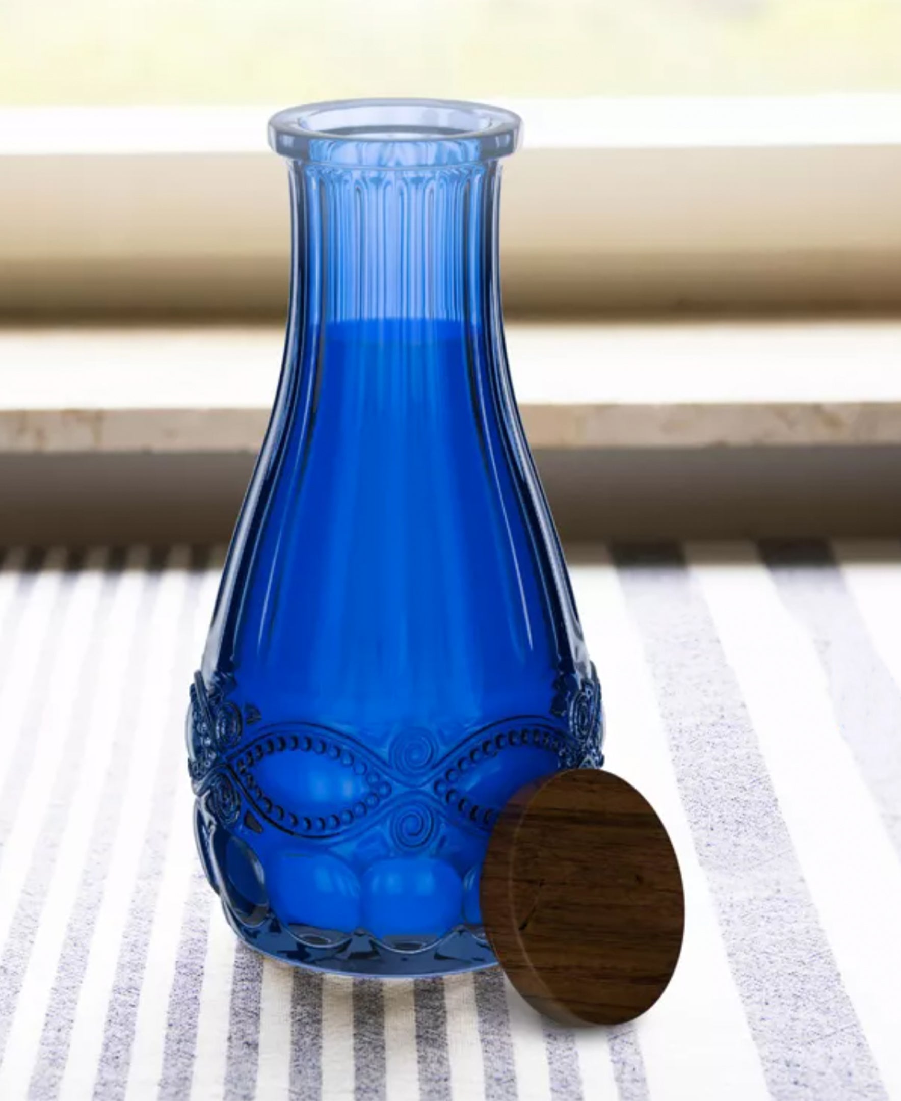 BLUE GLASS CARAFE with WOOD LID 37.2 oz, 4.72 x 9.45