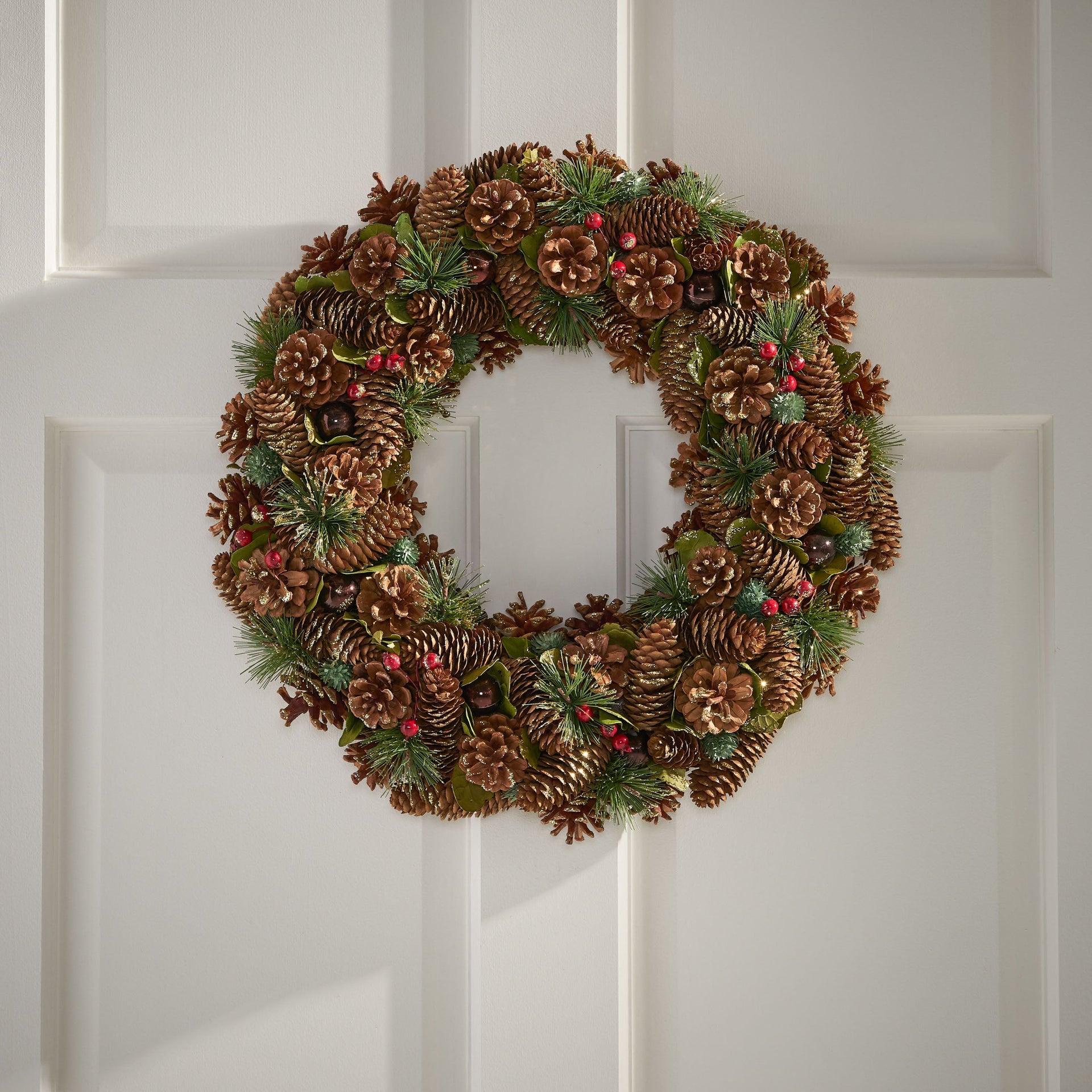 *CLEARANCE SALE* 18.5'' PINE CONE WREATH V.I.P Digital Presence