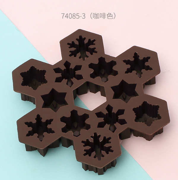 1 PCS Christmas Ice Molds Chocolate Snowflake Cookie Gummies Gummy Silicone Soap Biscuit - Gifts for You 'n Me