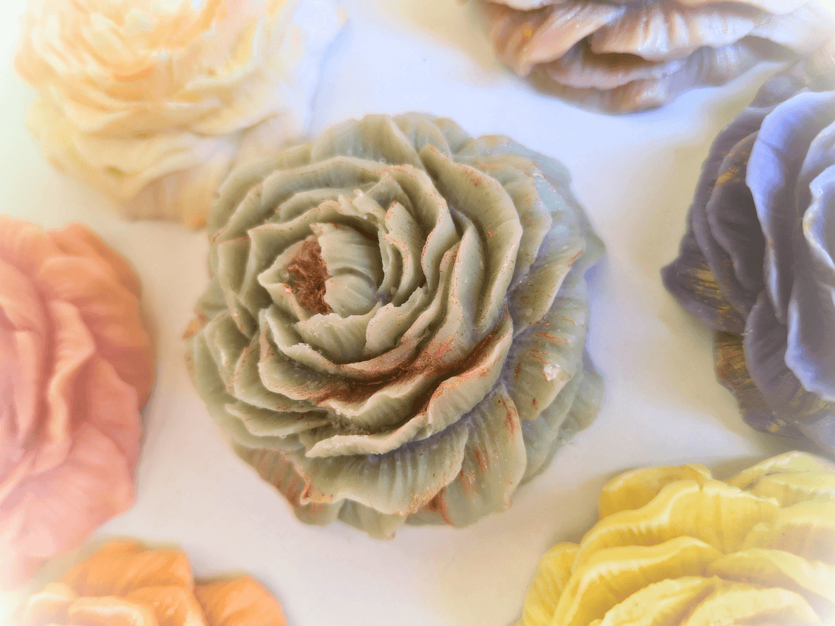 Holiday Gift Wax Flower Freshener | 18 Signature Scents