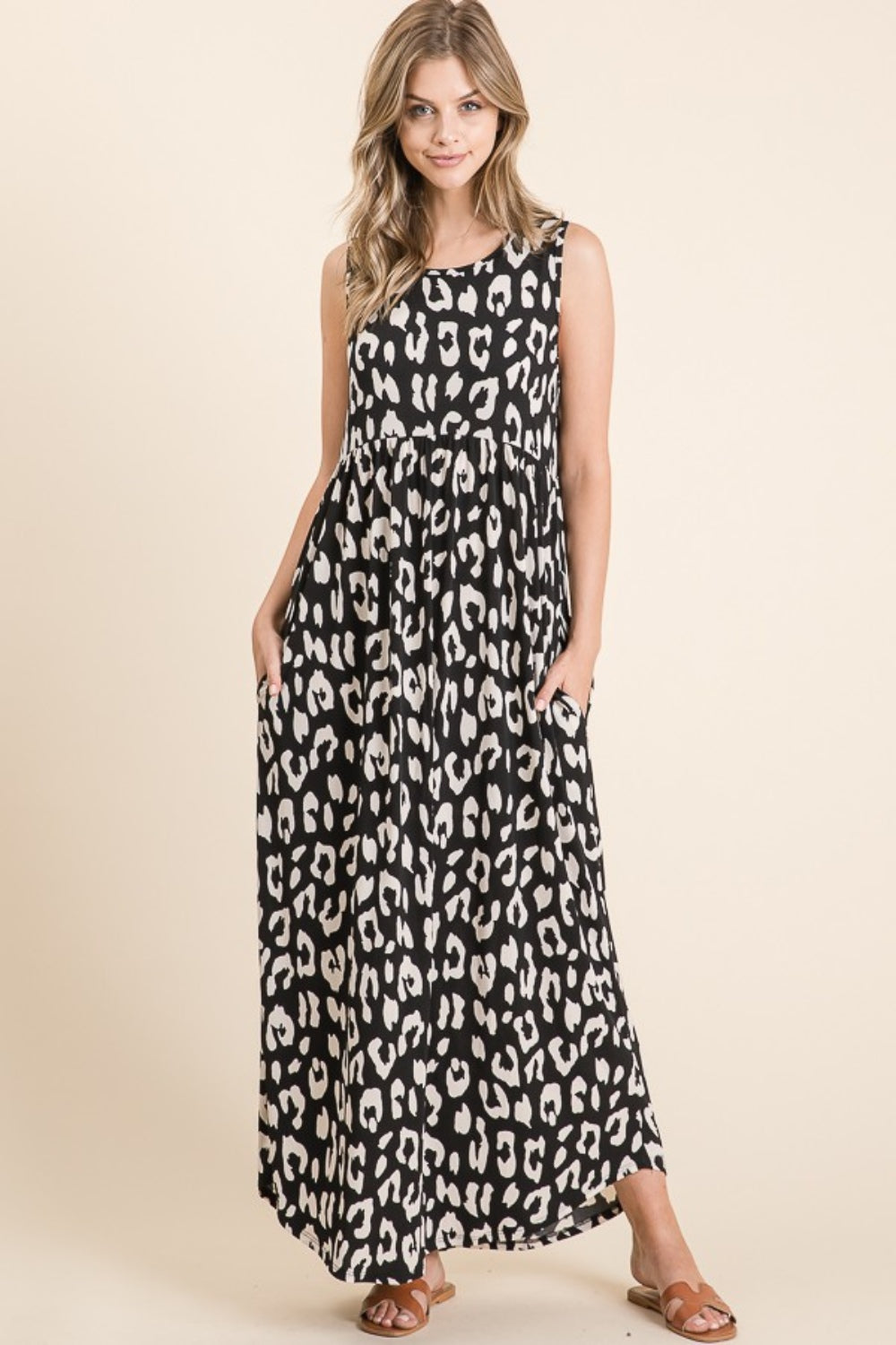 Leopard Maxi Dress with Pockets – Trendy Leopard Print Dress, Pocketed Maxi Dress, Shirred Waist Dress, Comfortable Leopard Dress, Stylish Maxi Dress, Chic Animal Print Dress, Casual Chic Maxi Dress