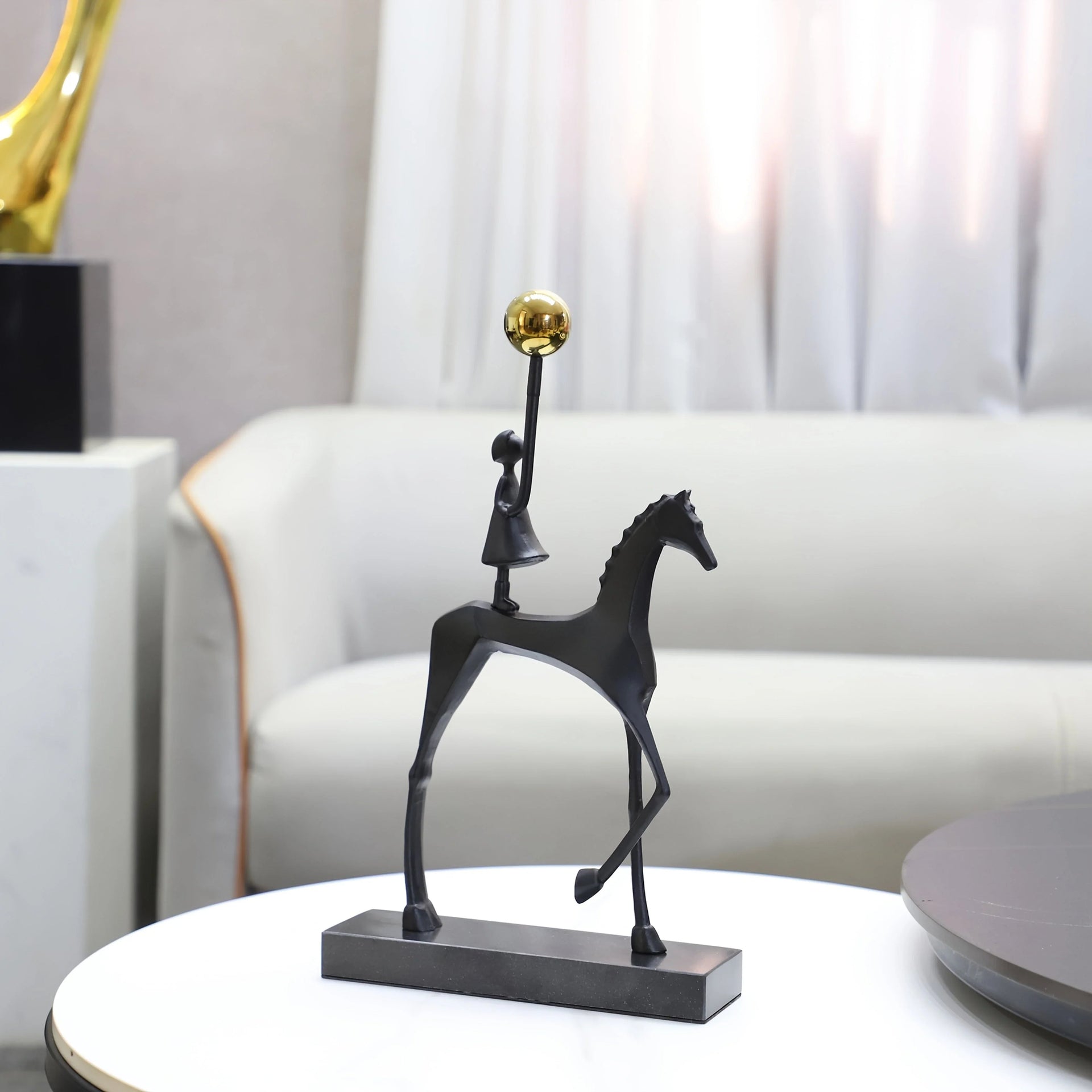 1pc Creative Cast Iron Metal Horse Ornament Home Living Room Luxury Decorative TV Cabinet Bar Tabletop Decoration