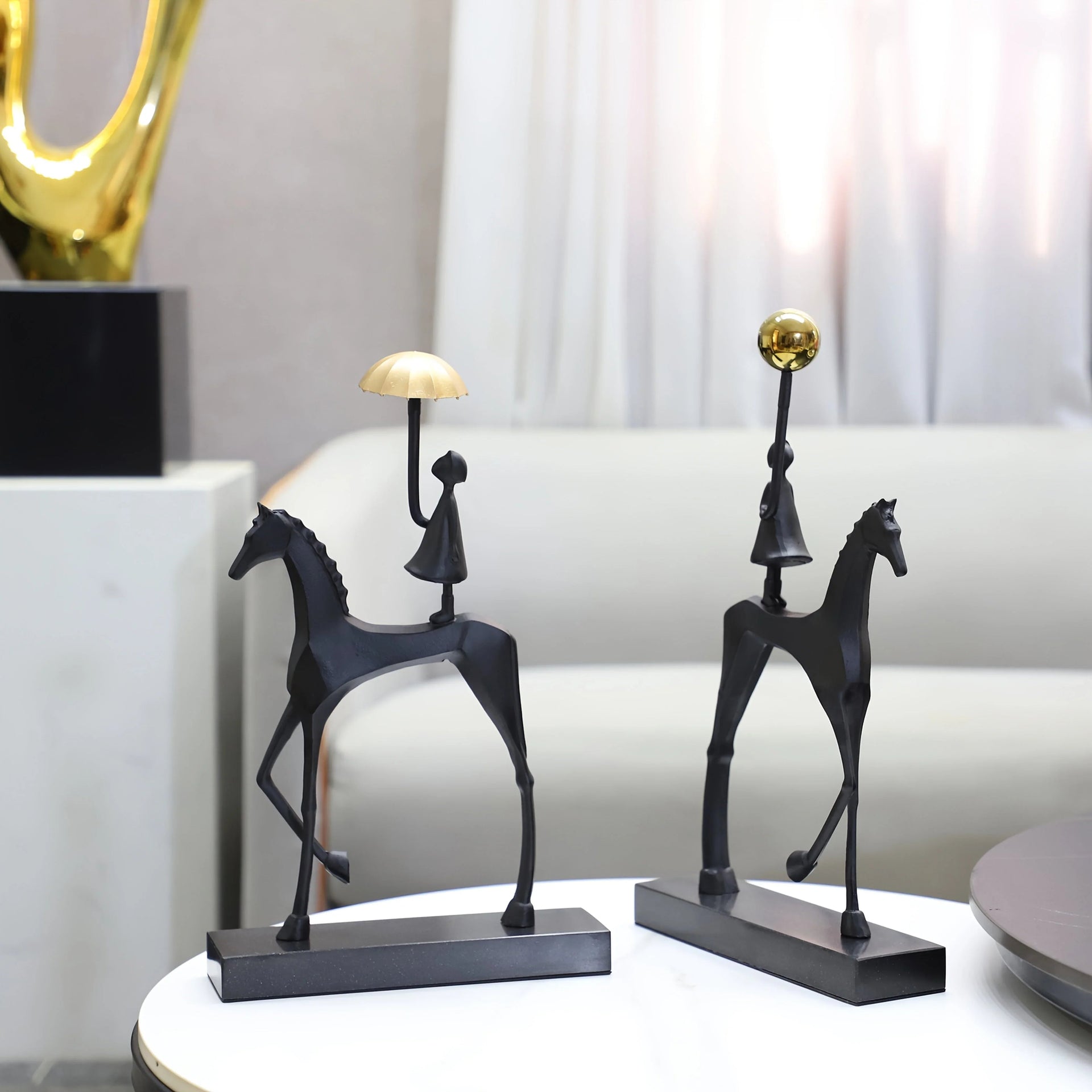 1pc Creative Cast Iron Metal Horse Ornament Home Living Room Luxury Decorative TV Cabinet Bar Tabletop Decoration