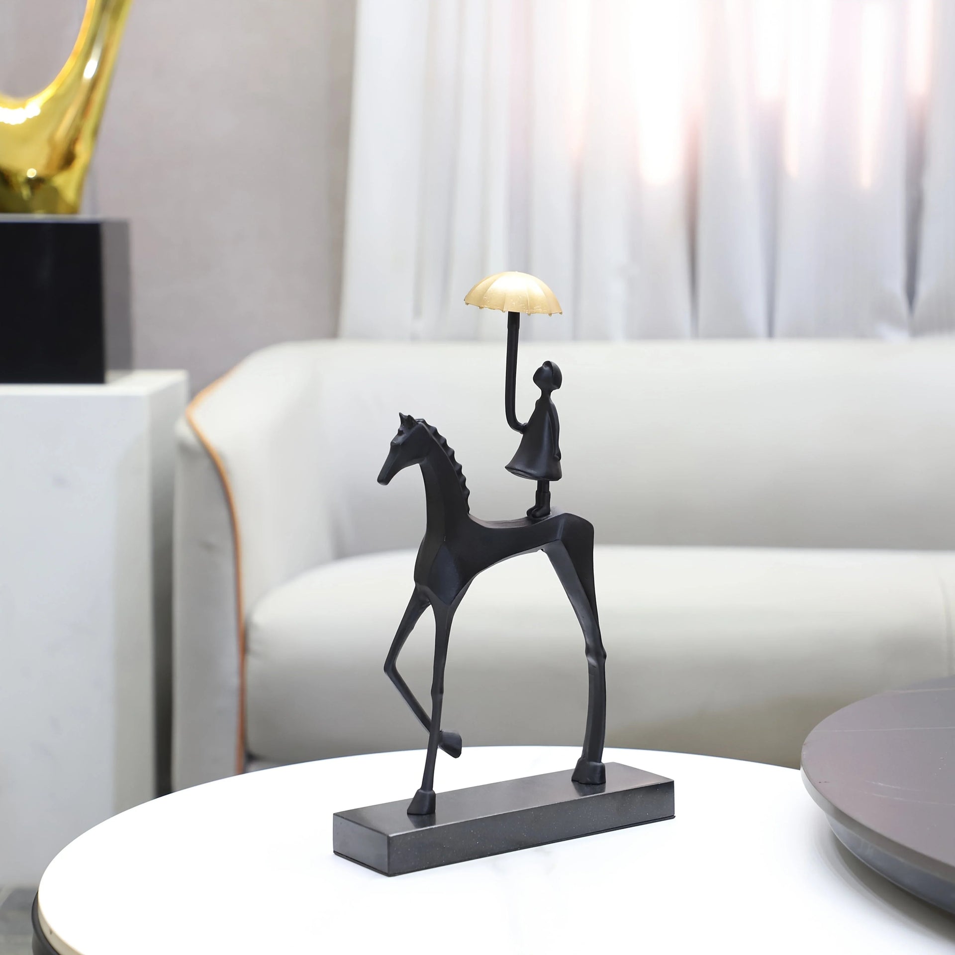 1pc Creative Cast Iron Metal Horse Ornament Home Living Room Luxury Decorative TV Cabinet Bar Tabletop Decoration