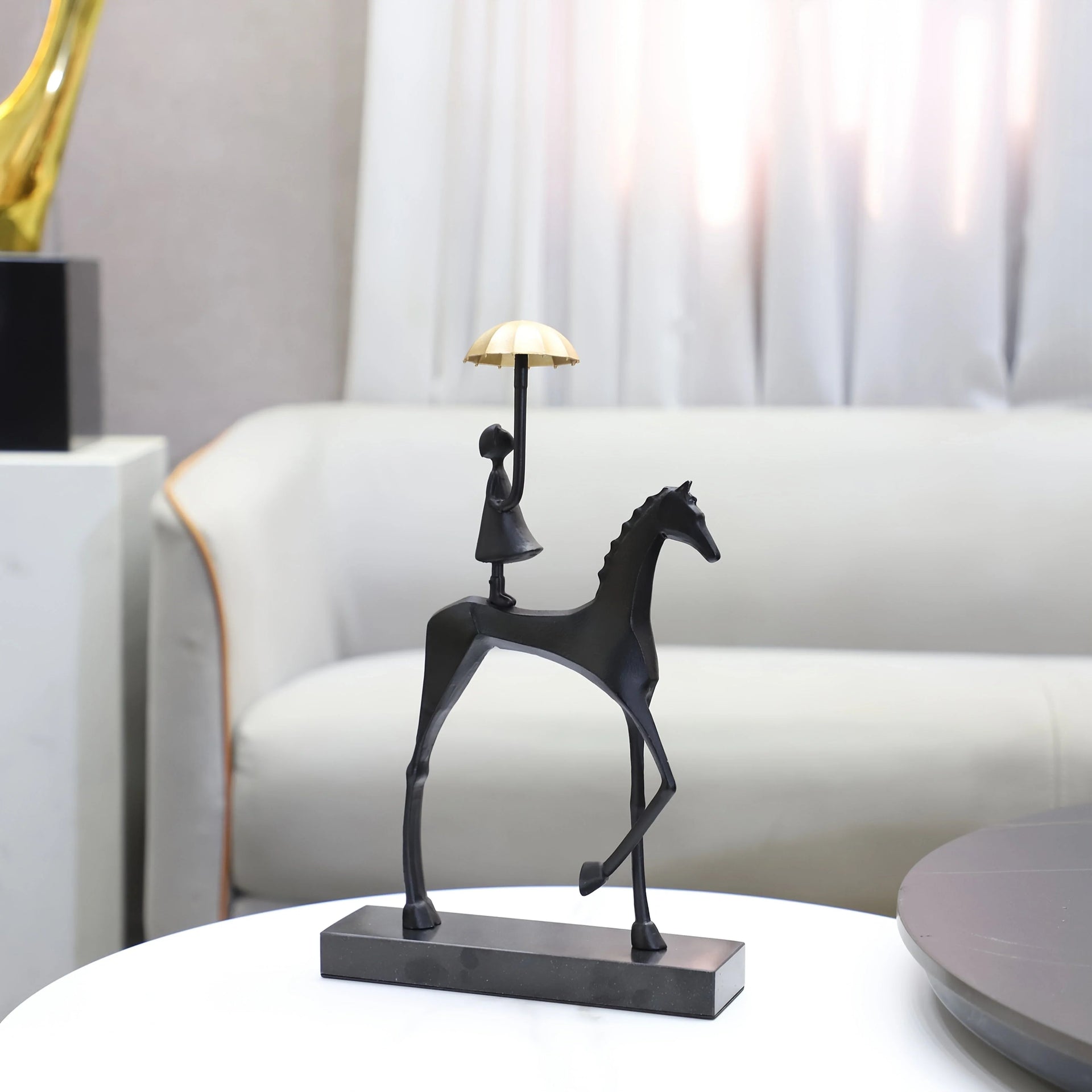 1pc Creative Cast Iron Metal Horse Ornament Home Living Room Luxury Decorative TV Cabinet Bar Tabletop Decoration
