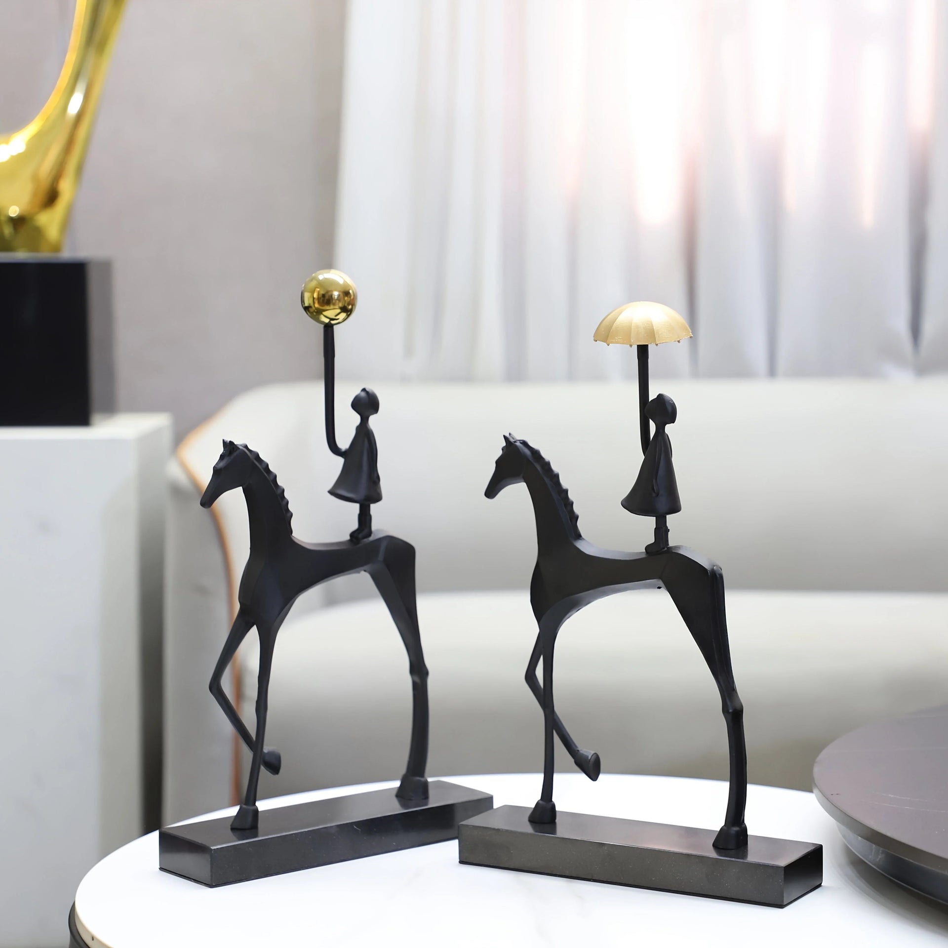 1pc Creative Cast Iron Metal Horse Ornament Home Living Room Luxury Decorative TV Cabinet Bar Tabletop Decoration