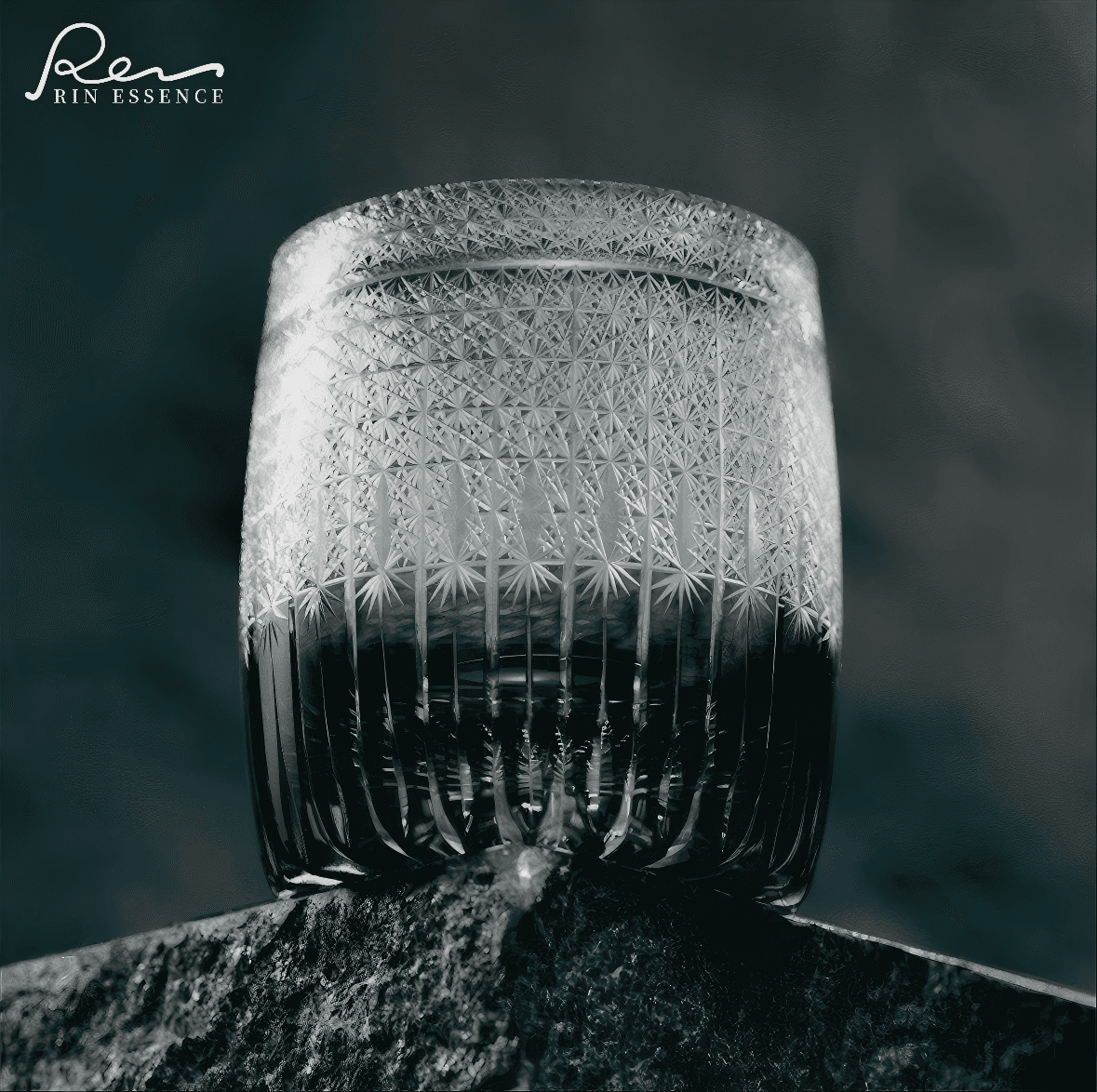 RIN ESSENCE — Dense Pattern Gradient Whiskey Glass