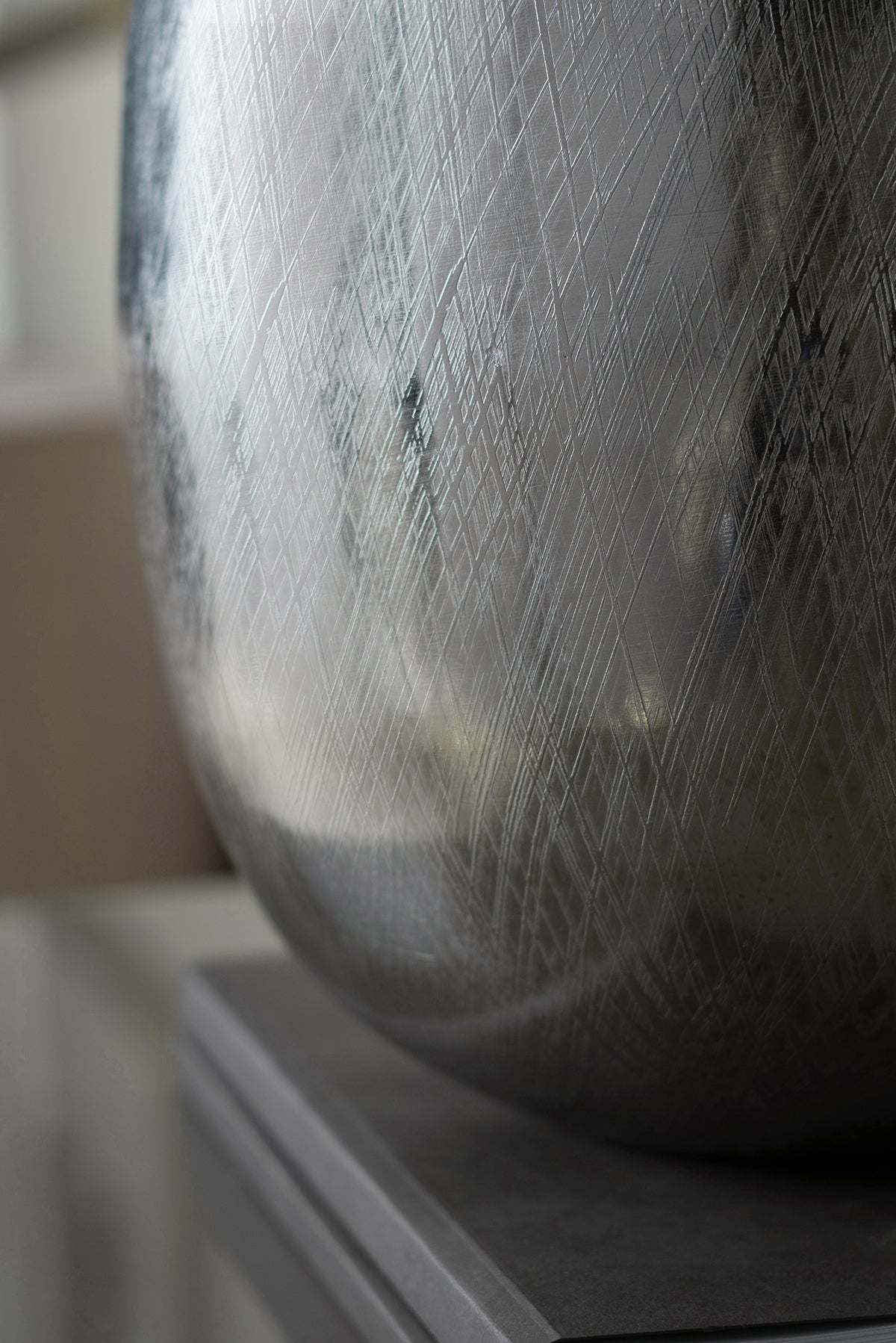 10.5x10.5x13' Aluminum Vase, Silver Streaks