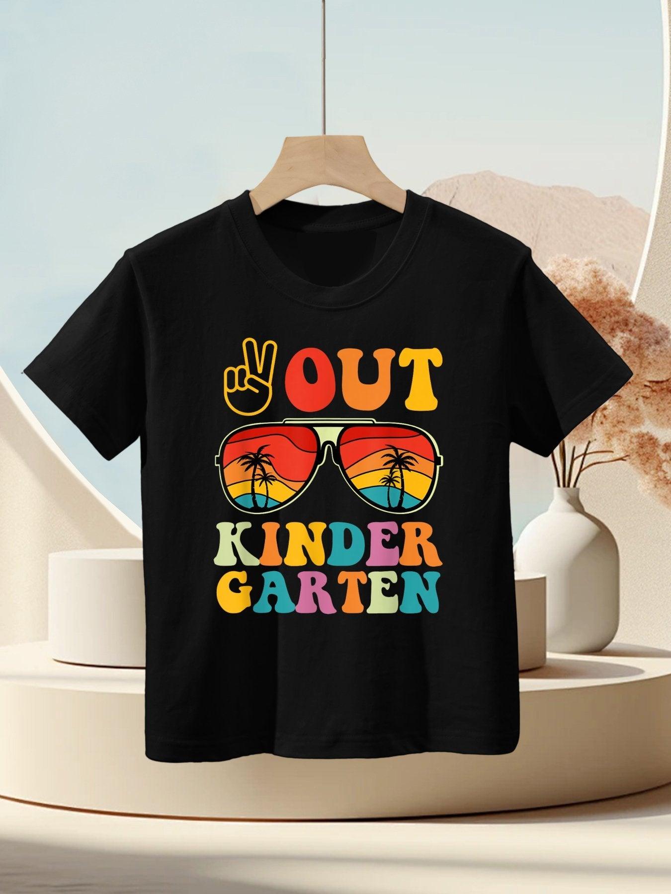 Peace Out Kindergarten Graduation Last Day Of School Retro Kids T-Shirt