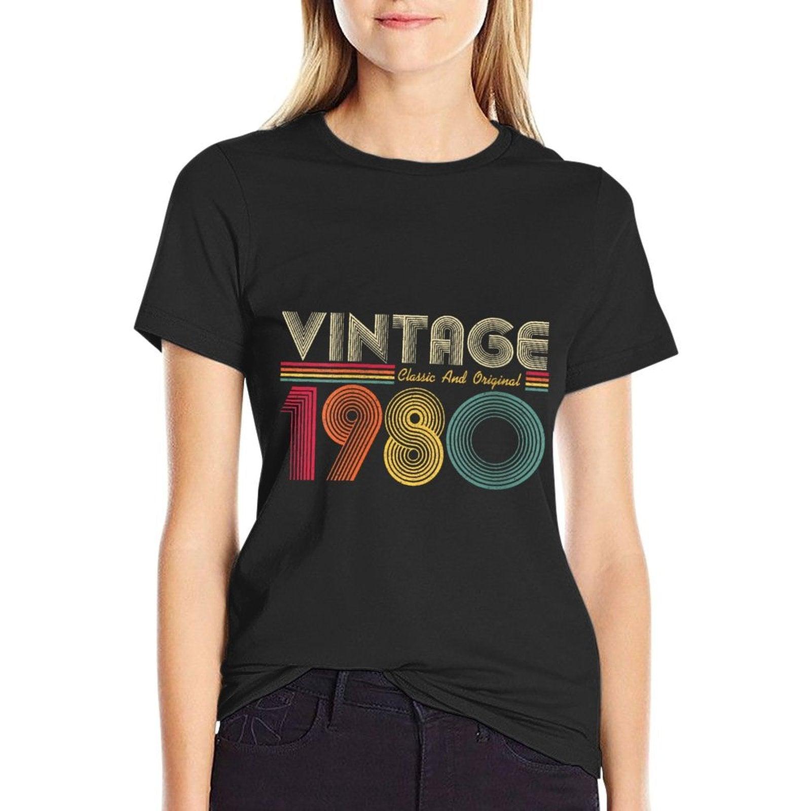 Womens 1980 40th Birthday Gift Vintage Retro Men Women 40 Years Old  Versatile T-Shirt