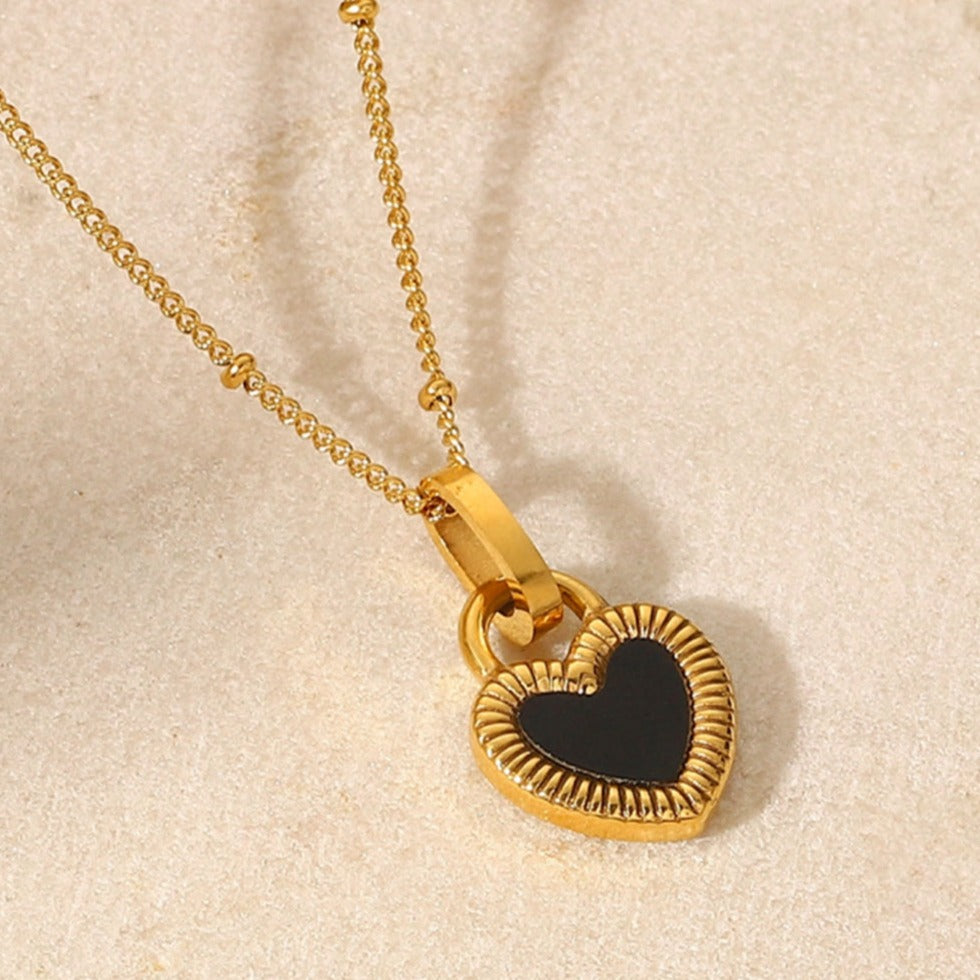Contrast Heart Pendant Necklace