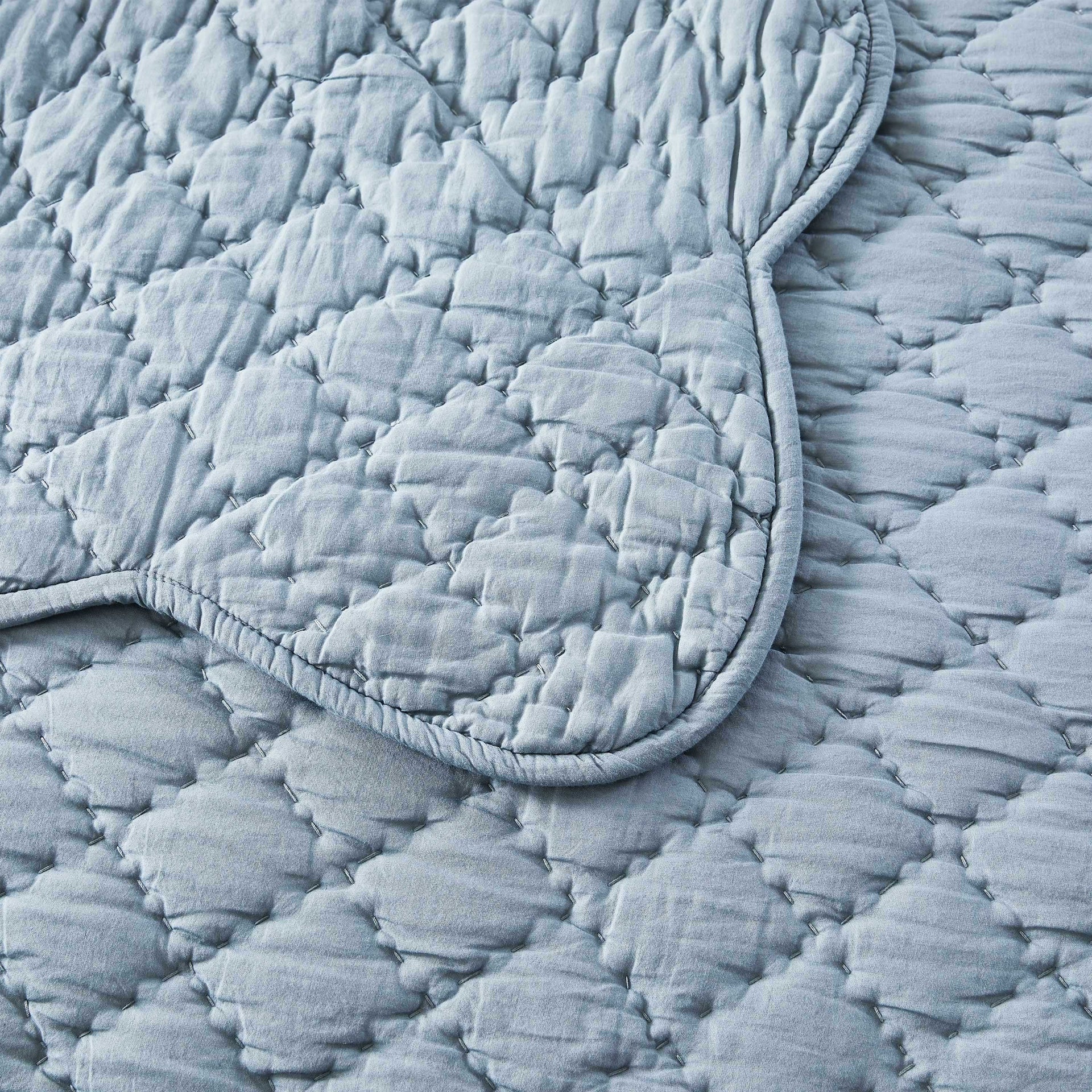 Diamond Scallop Cotton Voile Hand Stitched Quilt Set