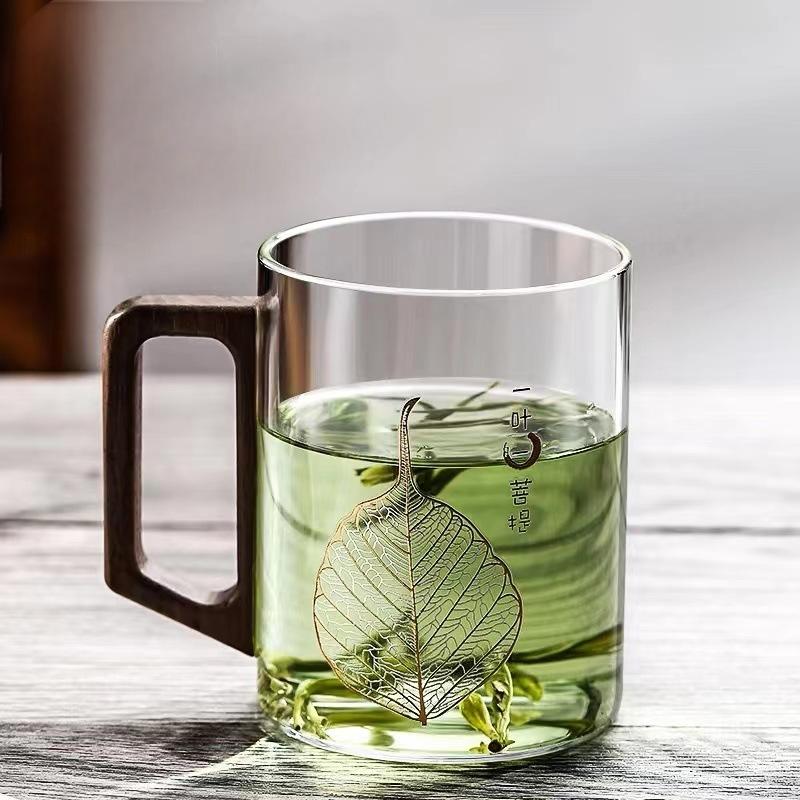 High end green tea cup with walnut handle and lid. High temperature resistant glass office drinking cup