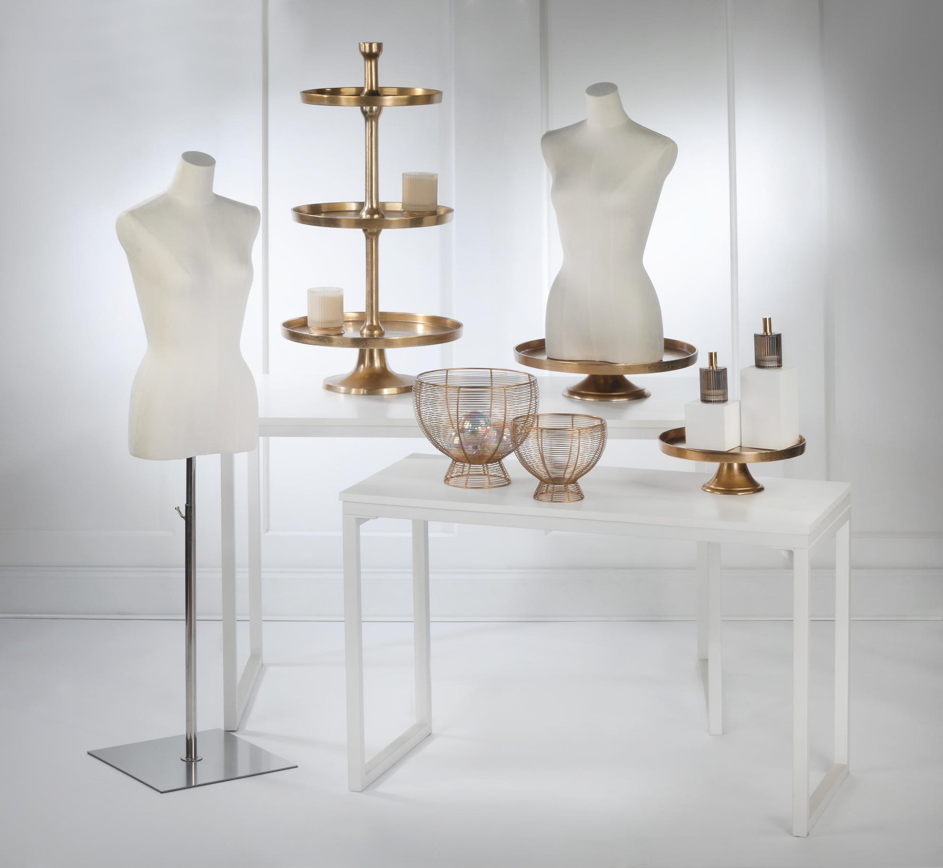 Round Pedestal Stand Trays