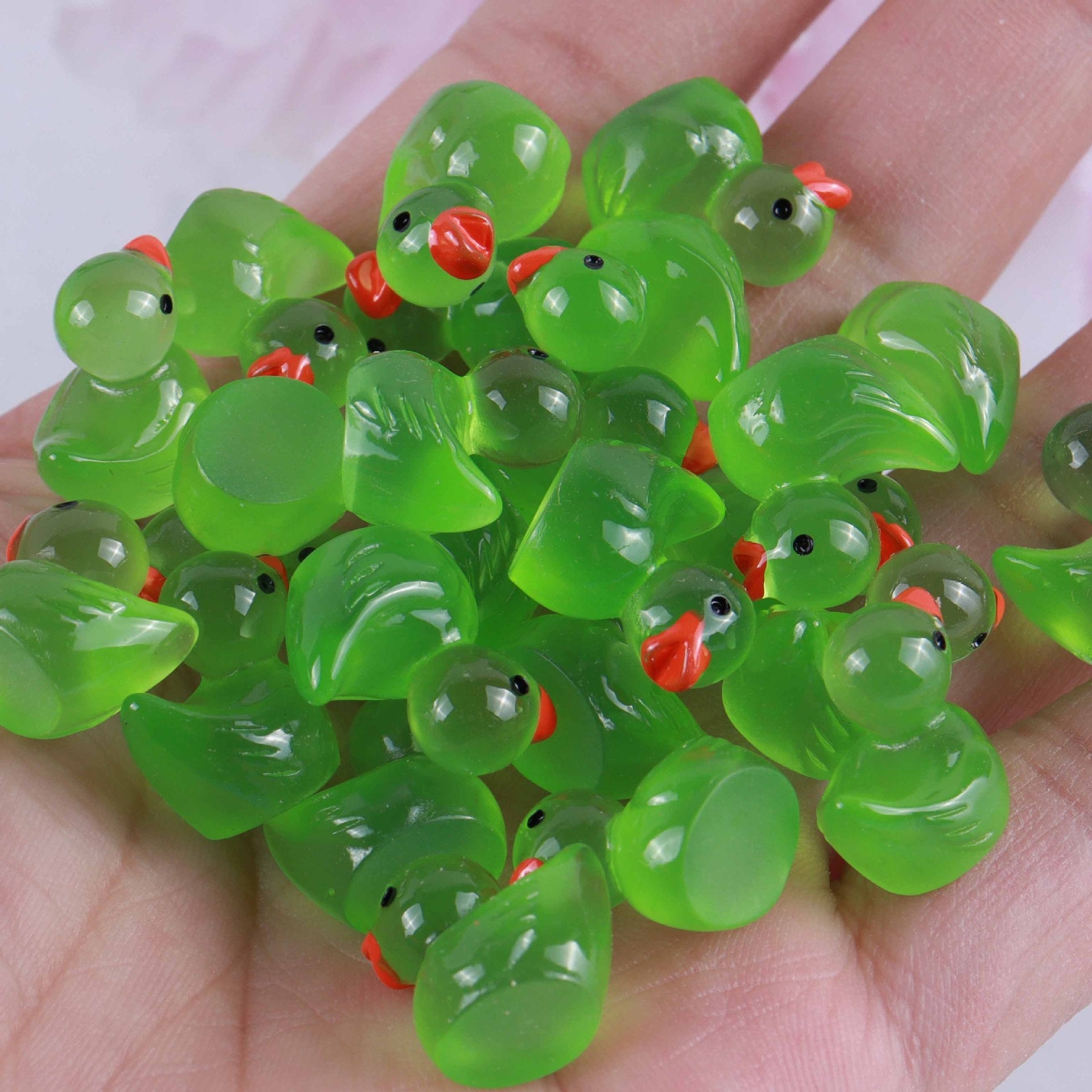 Resin luminous cartoon three-dimensional cute cartoon duck DIY car ornament keychain micro landscape hair clip decoration