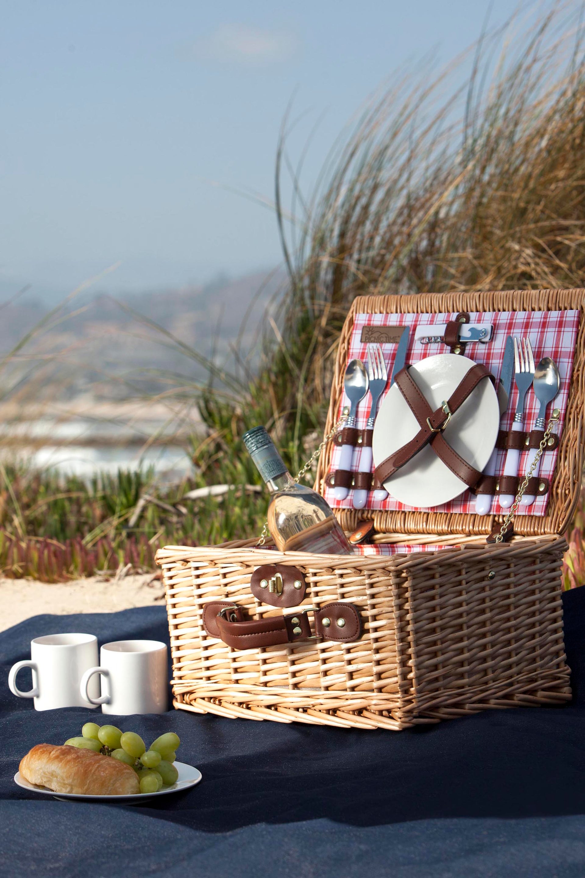 Catalina Picnic Basket for 2 Picnic Time Family of Brands