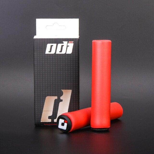 2PCS Silicone Bicycle Handlebar Grips Anti-Slip Shock-Asorbing Mountain Bike Handlebar Grip Silica Gel Super Light Anti-Skid Shock-Proof Handle Bar Locking Grips Cycling Grips