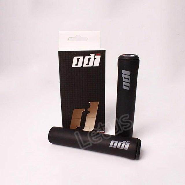 2PCS Silicone Bicycle Handlebar Grips Anti-Slip Shock-Asorbing Mountain Bike Handlebar Grip Silica Gel Super Light Anti-Skid Shock-Proof Handle Bar Locking Grips Cycling Grips