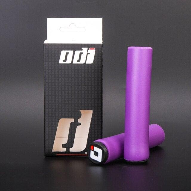 2PCS Silicone Bicycle Handlebar Grips Anti-Slip Shock-Asorbing Mountain Bike Handlebar Grip Silica Gel Super Light Anti-Skid Shock-Proof Handle Bar Locking Grips Cycling Grips