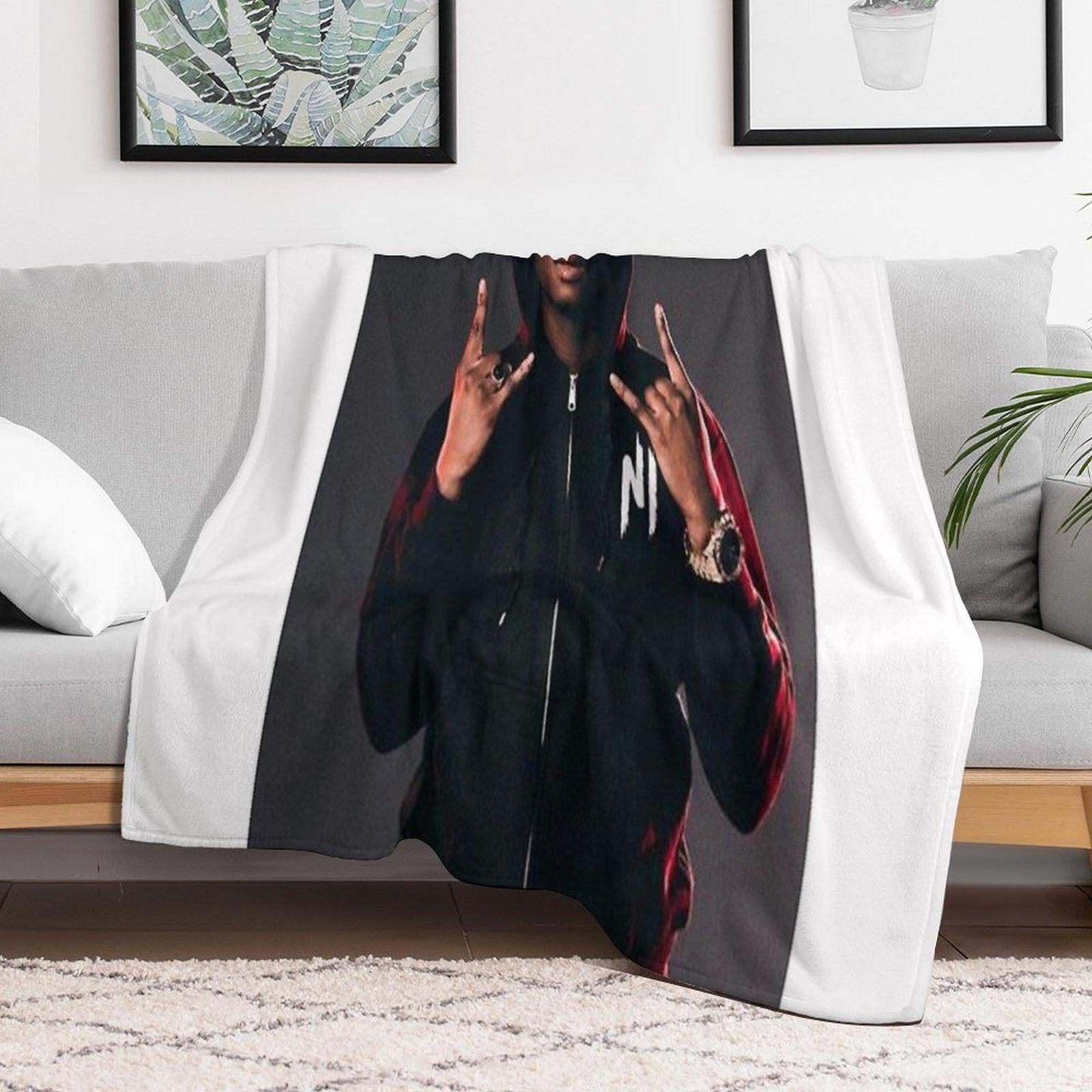 Ninho Throw Blanket