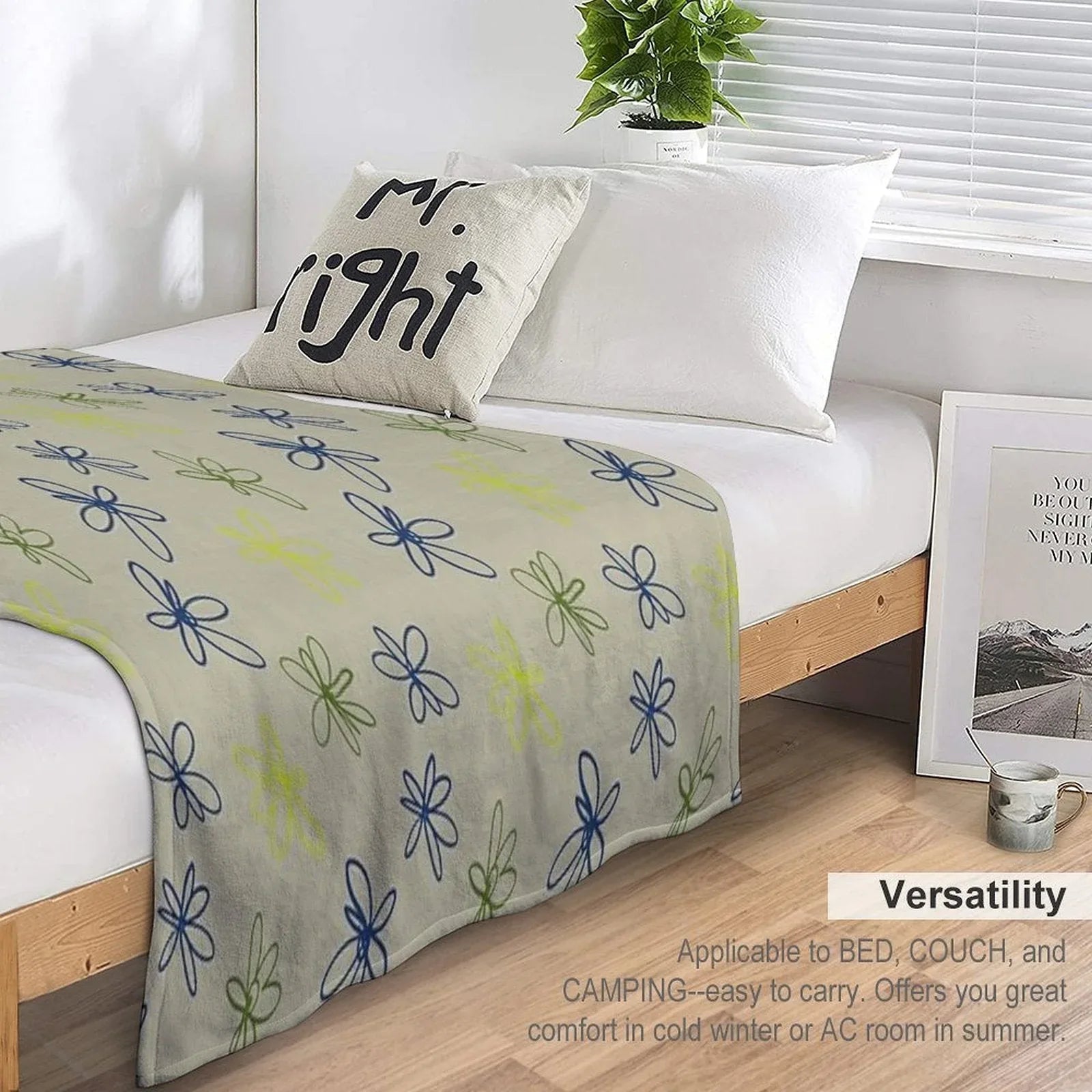 Daisy Whispers - Minimalist Leaf Pattern Throw Blanket