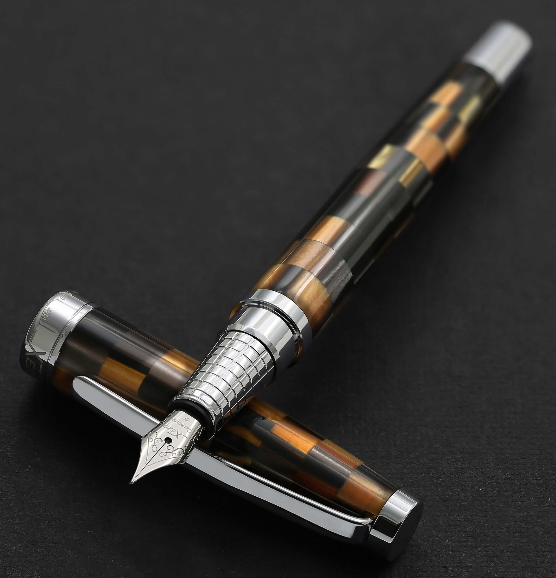 Urbanite Acrylic & Brass Fountain Pen (Fine Nib) - Woody Brown