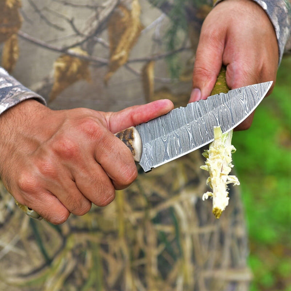 Custom Handmade Damascus Steel Skinner Knife with Sheep Horn Handle – 4.5