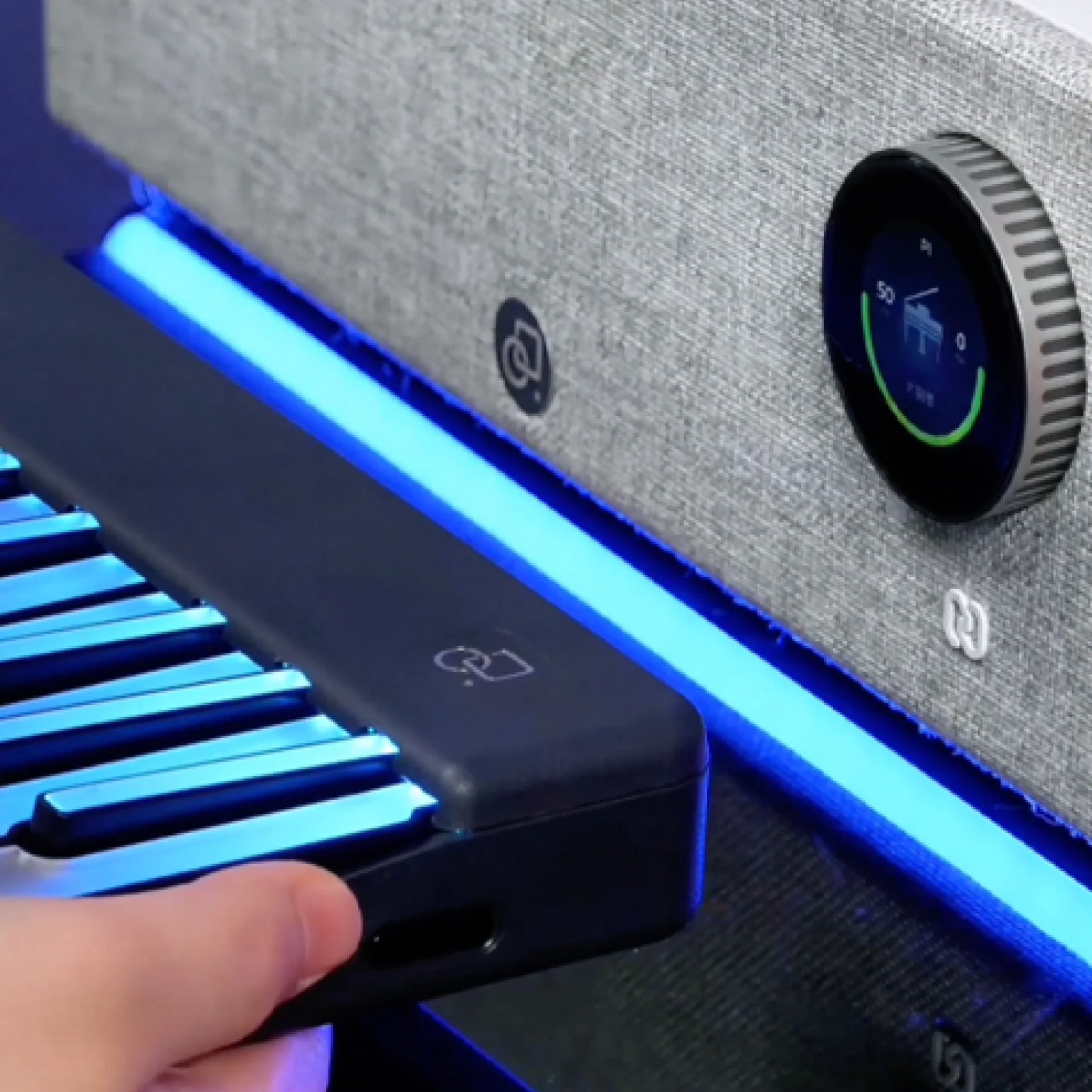 PartyStudio – Speaker with Built-in Sounds & MIDI Support