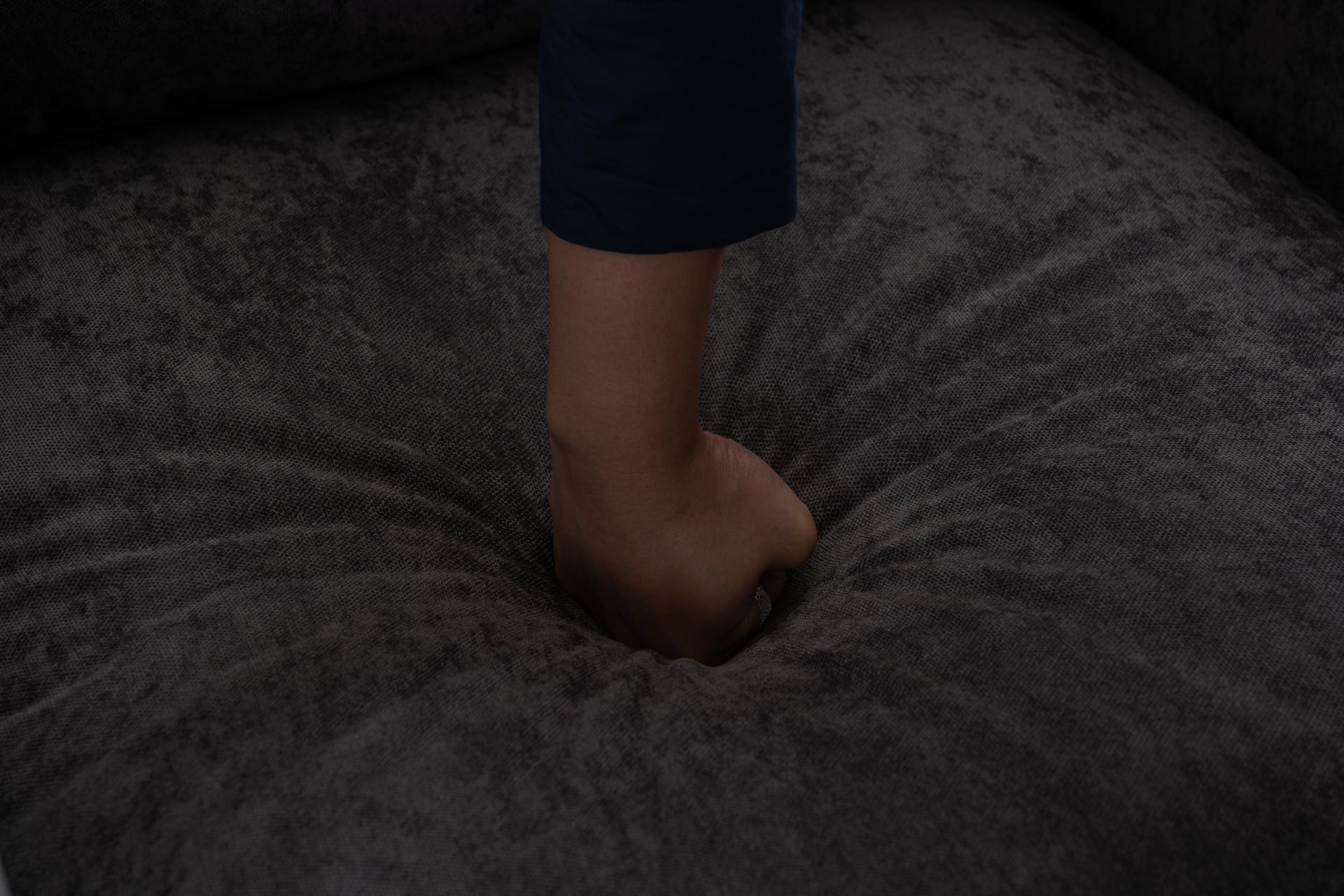 Large swivel chair, soft cushion armchair, modern chair, skin friendly gradient linen fabric, comfortable sitting gray