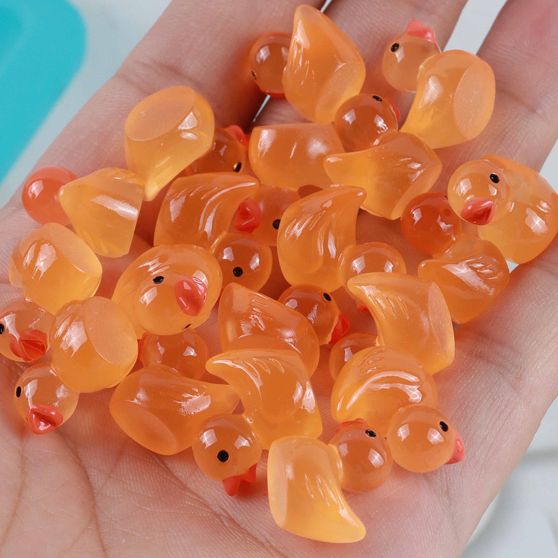 Resin luminous cartoon three-dimensional cute cartoon duck DIY car ornament keychain micro landscape hair clip decoration