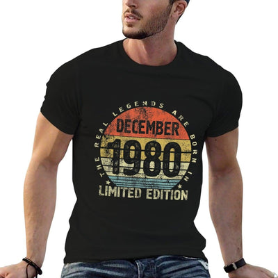 40th Birthday Womens Gift, December 1980 Quarantine Edition  Versatile T-Shirt
