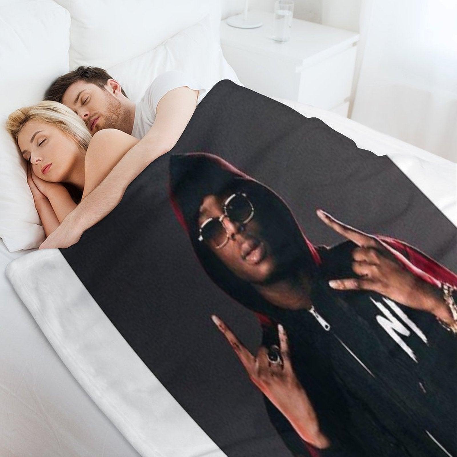 Ninho Throw Blanket