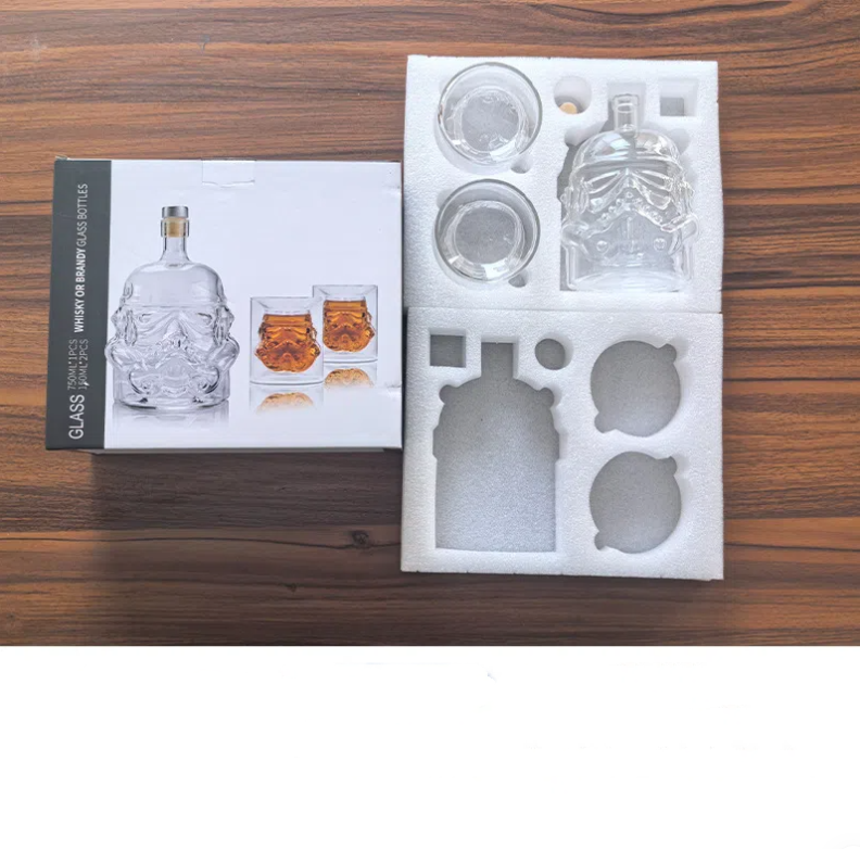 High borosilicate heat-resistant and cold resistant glass wine bottle Star Wars White Soldier glass wine bottle creative decanter liquor dispenser
