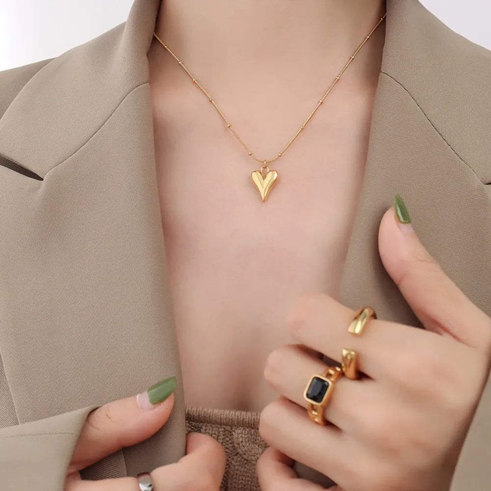 Fashionable and minimalist heart-shaped necklace with titanium steel plated 18K real gold necklace