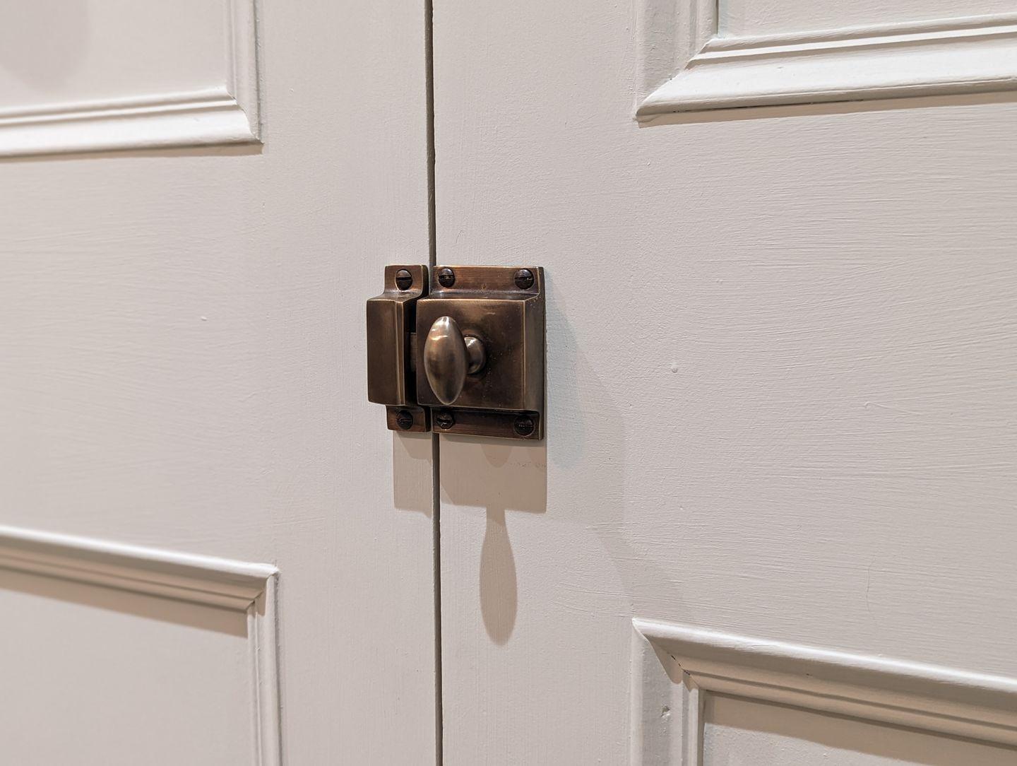 Cabinet Latch - Antique Brass