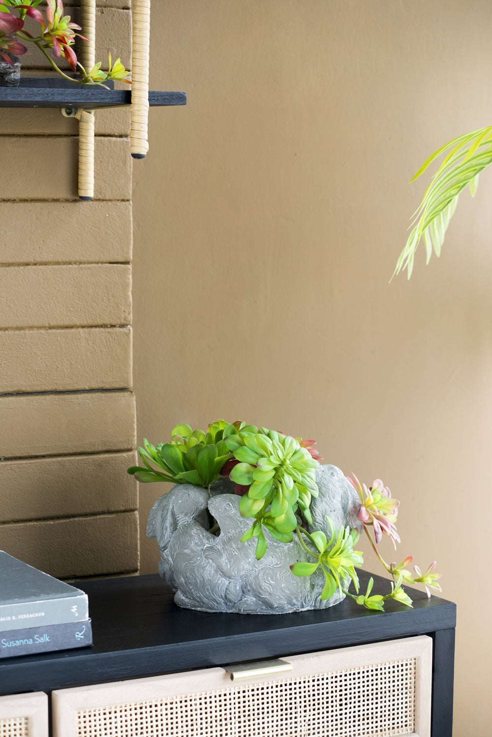 10x8x6.5' 5 Bunny Cement Planter