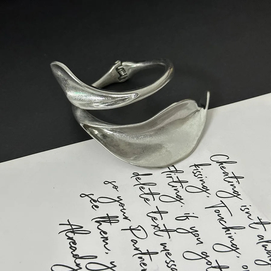 Metal leaf shaped flower bracelet bracelet