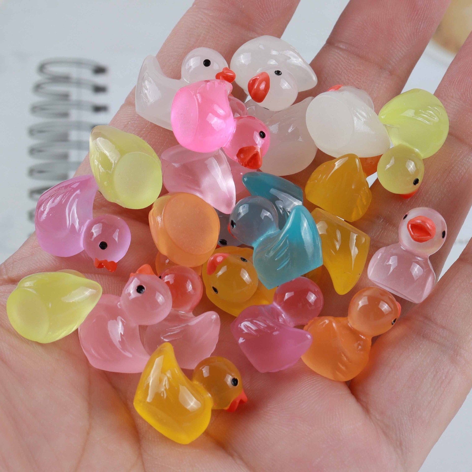 Resin luminous cartoon three-dimensional cute cartoon duck DIY car ornament keychain micro landscape hair clip decoration