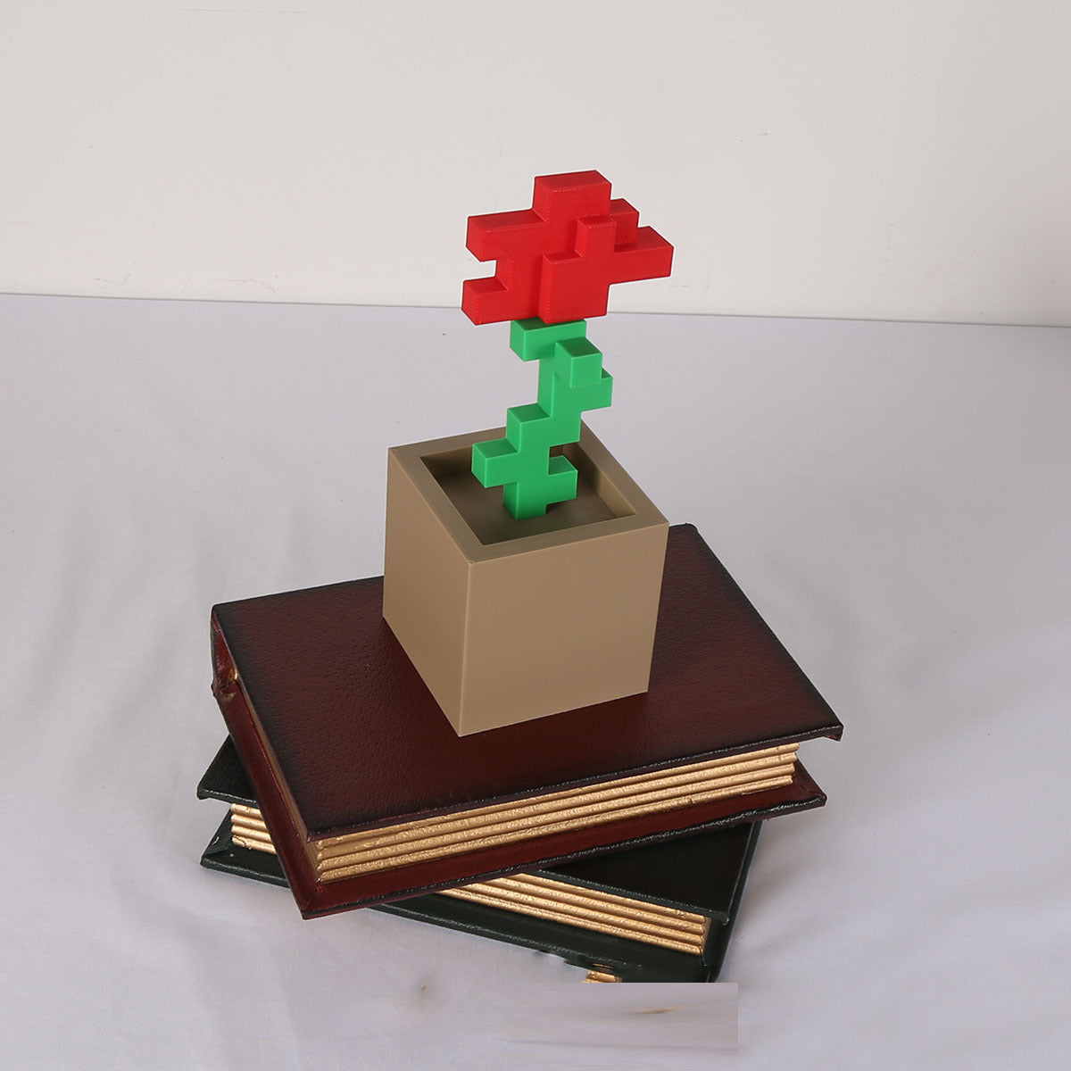 Miniature floral building blocks are suitable for home decoration