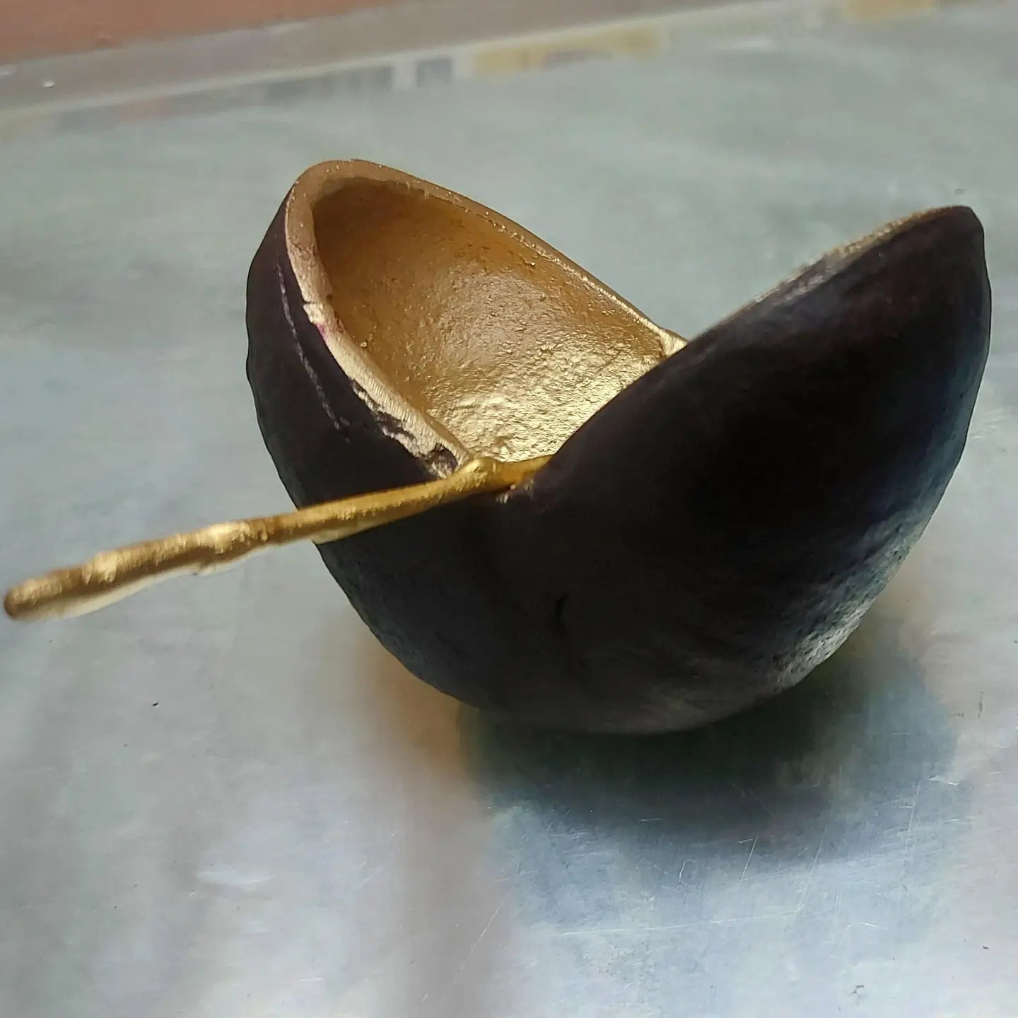 BROWN AND GOLD POD BOWL WITH ONE 4